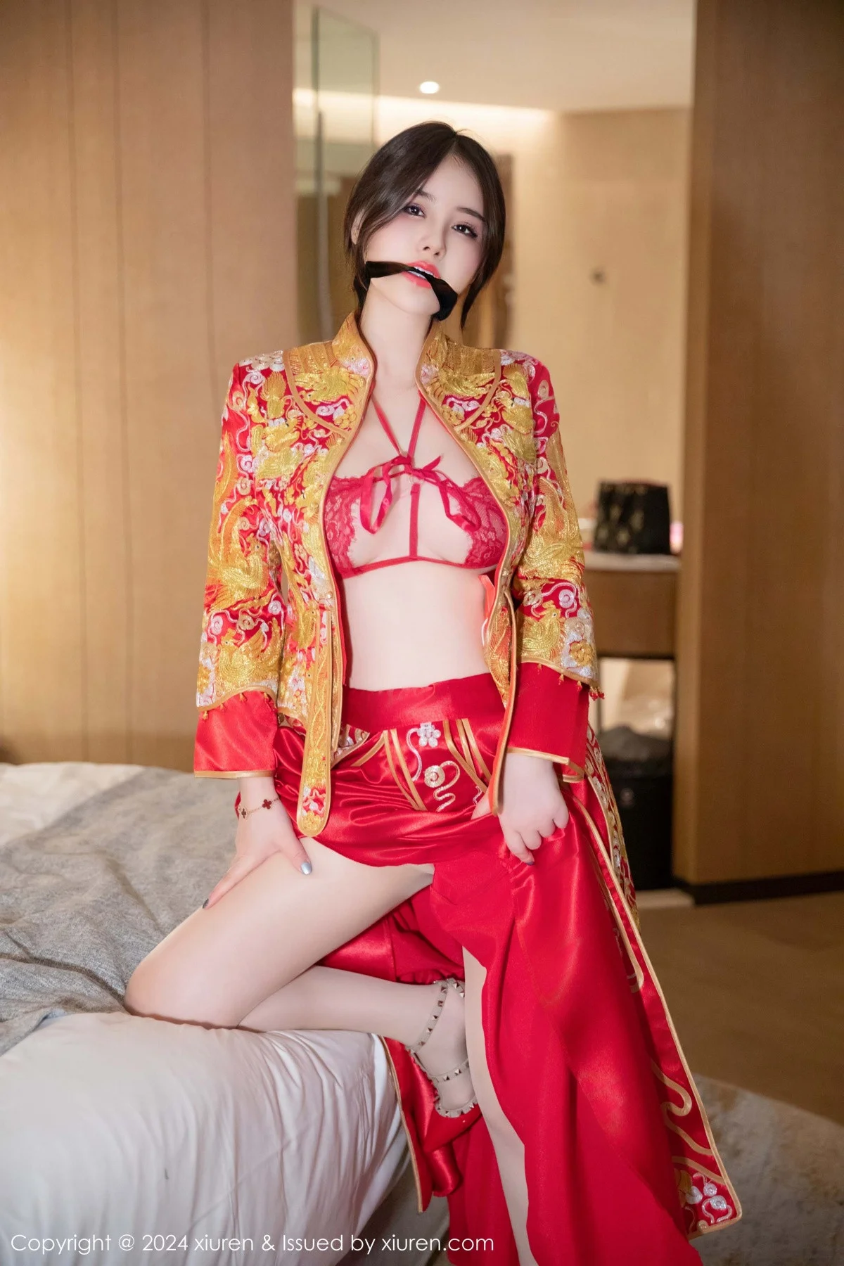 诗诗kiki性感红色新娘服饰露红色内衣秀惹火身材绝美写真 第 27 张