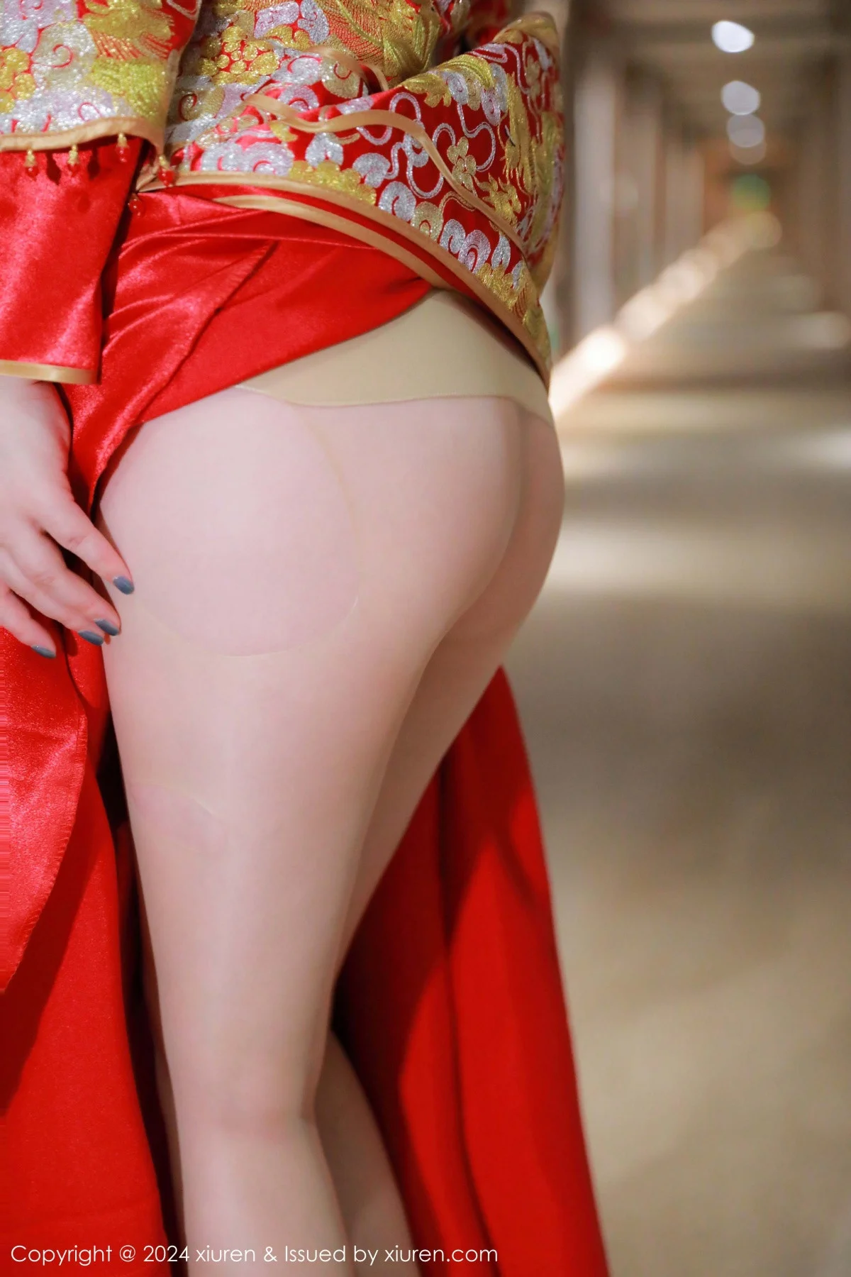 诗诗kiki性感红色新娘服饰露红色内衣秀惹火身材绝美写真 第 3 张