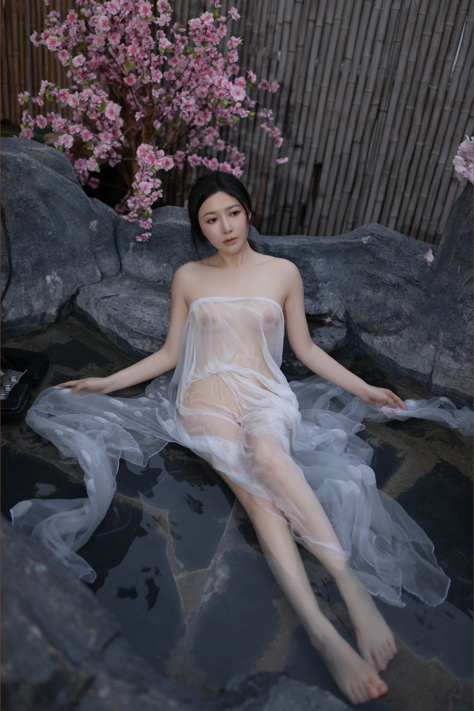 [秀人付费] 鱼子酱Fish 诱人私拍福利 花想容 第 111 张