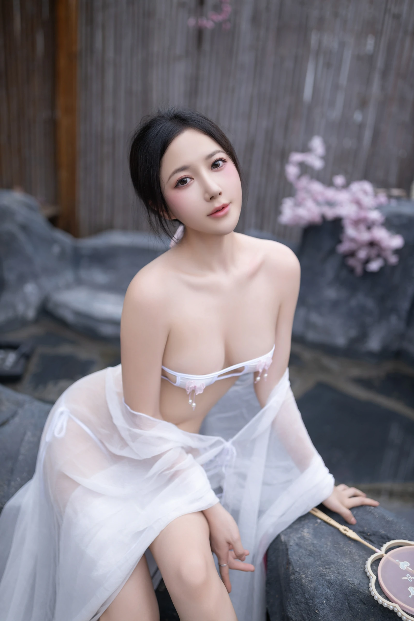 [秀人付费] 鱼子酱Fish 诱人私拍福利 花想容 第 16 张