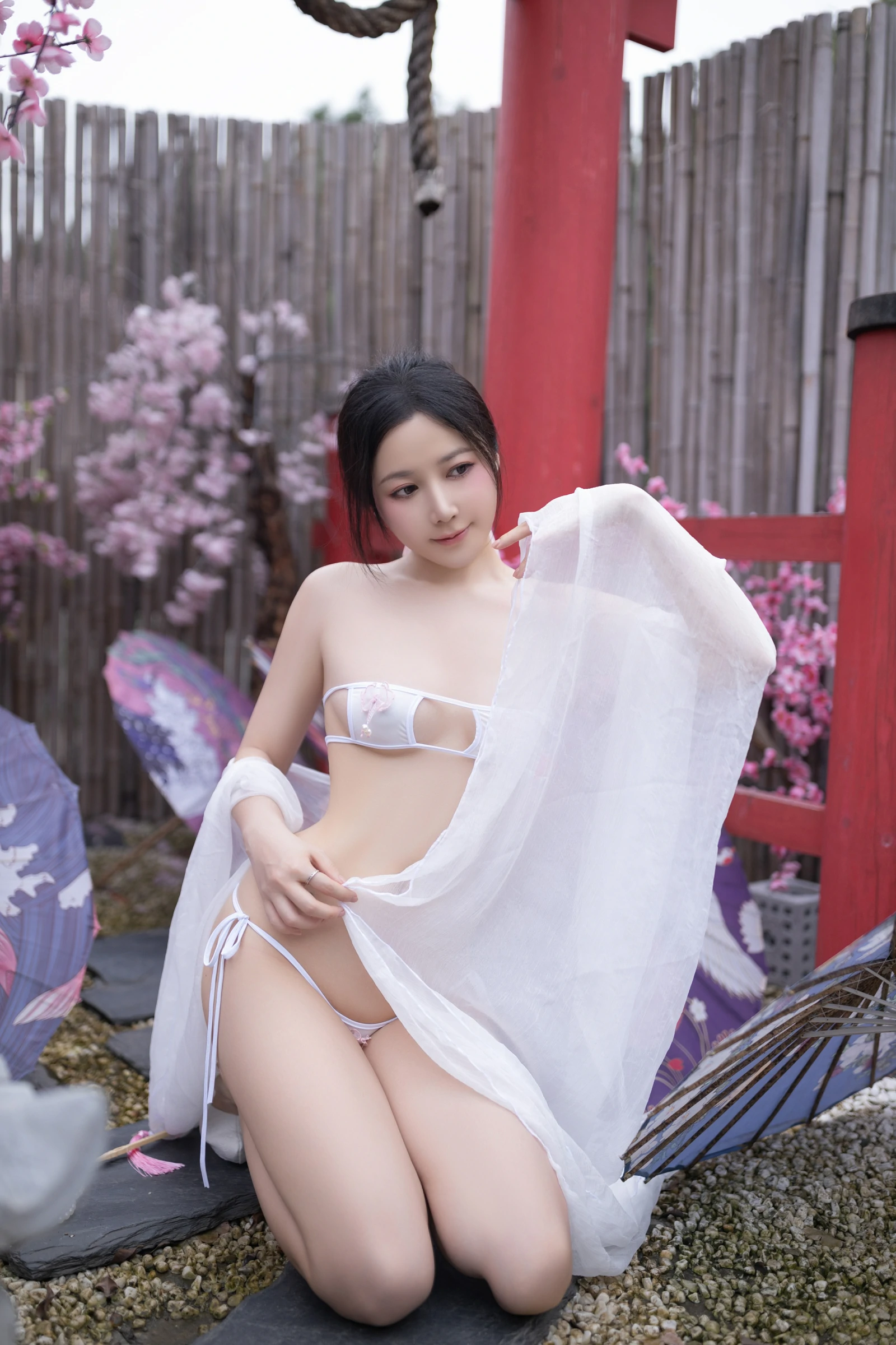 [秀人付费] 鱼子酱Fish 诱人私拍福利 花想容 第 29 张