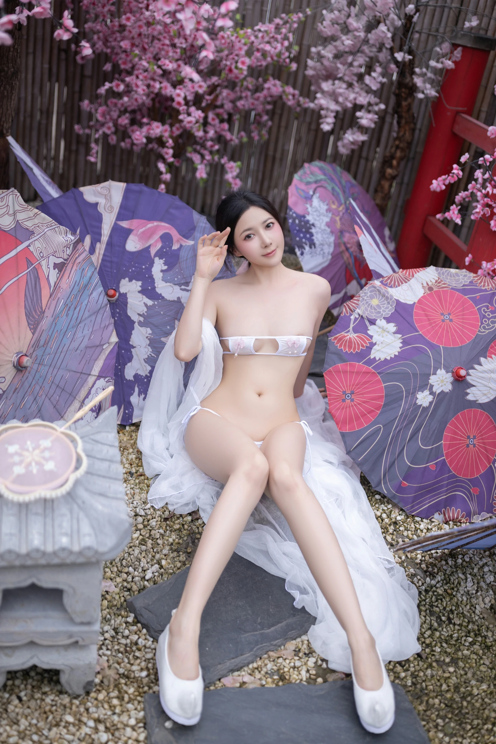 [秀人付费] 鱼子酱Fish 诱人私拍福利 花想容 第 36 张