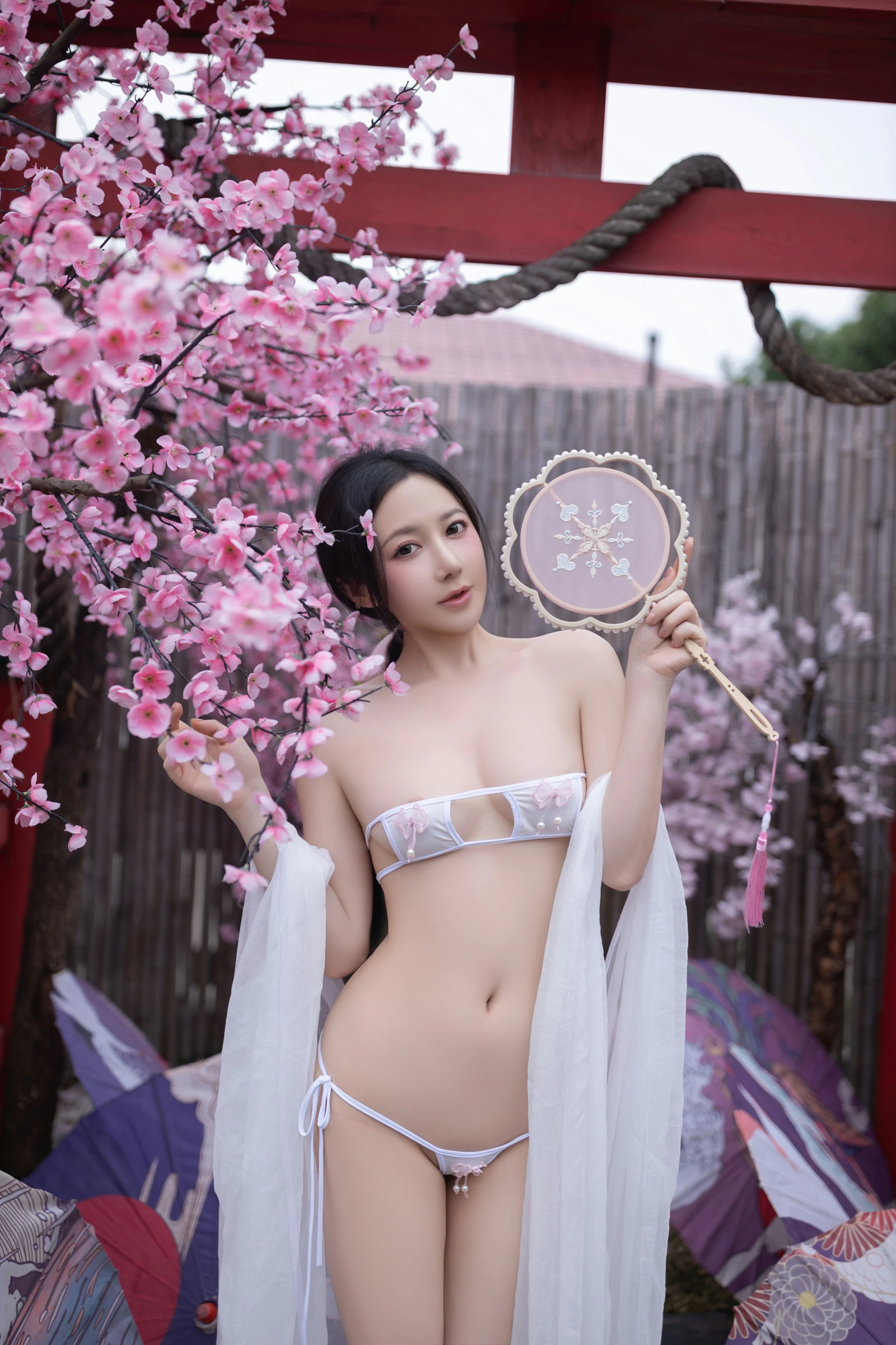 [秀人付费] 鱼子酱Fish 诱人私拍福利 花想容 第 41 张