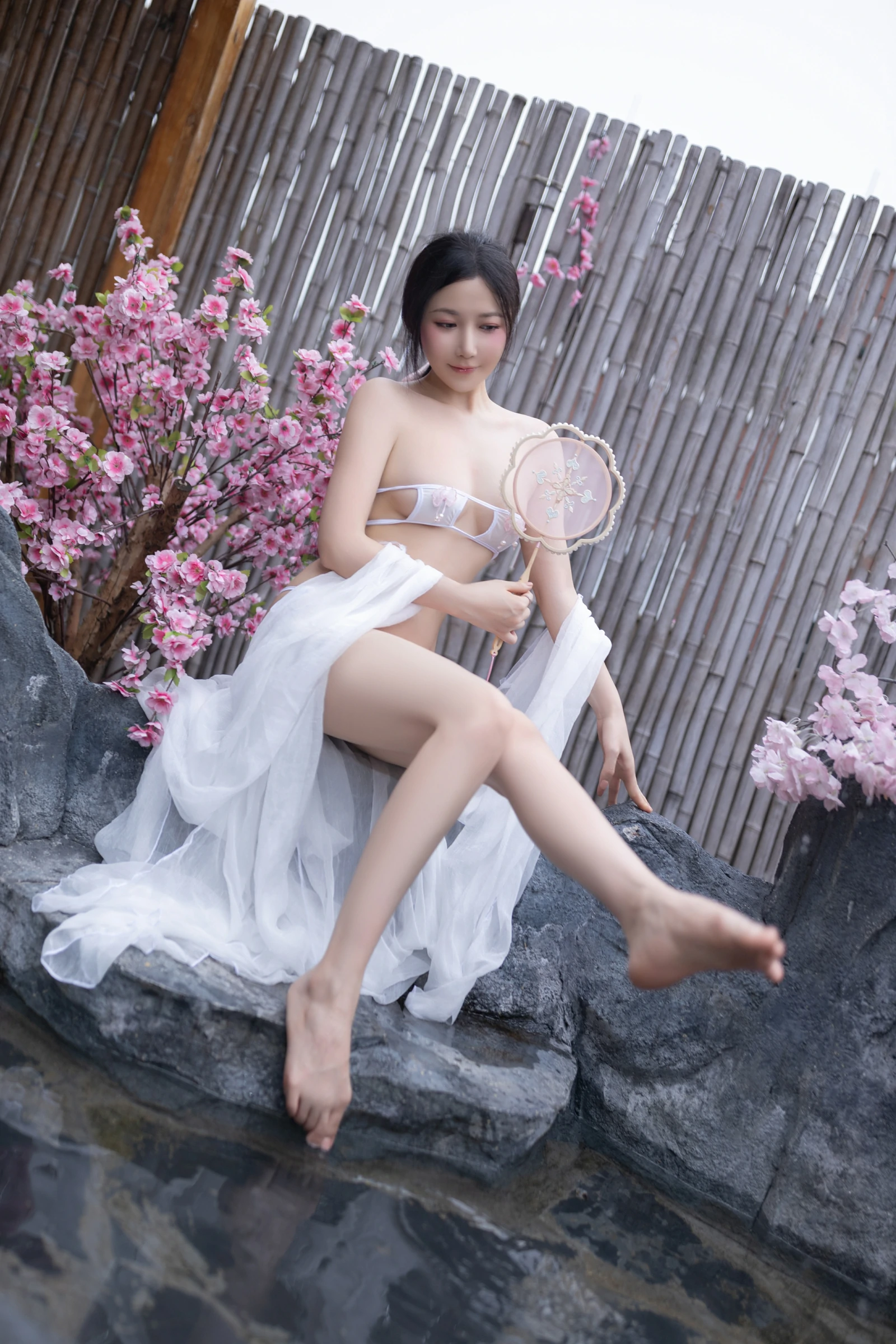 [秀人付费] 鱼子酱Fish 诱人私拍福利 花想容 第 50 张