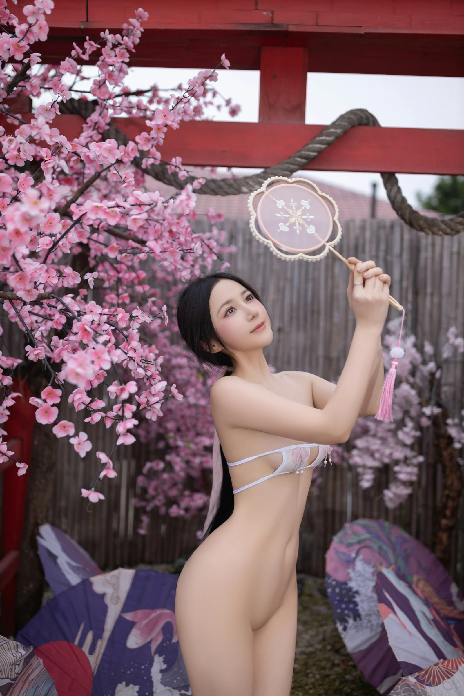 [秀人付费] 鱼子酱Fish 诱人私拍福利 花想容 第 70 张