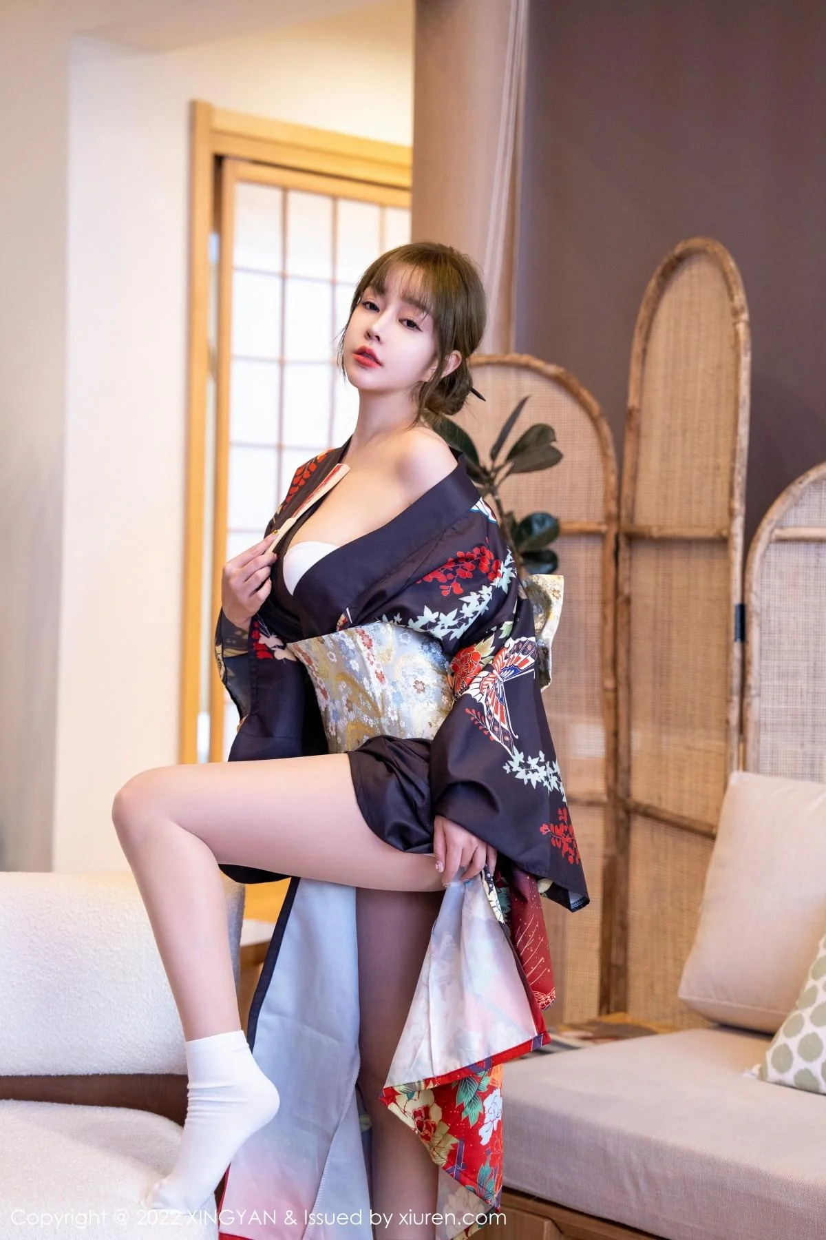 王雨纯脱深色日式和服露性感白色内衣配超薄肉丝绝美写真 第 18 张