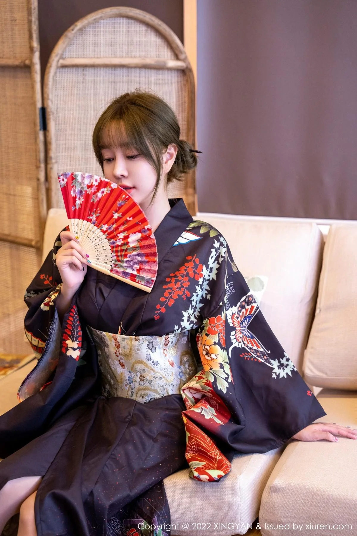 王雨纯脱深色日式和服露性感白色内衣配超薄肉丝绝美写真 第 5 张
