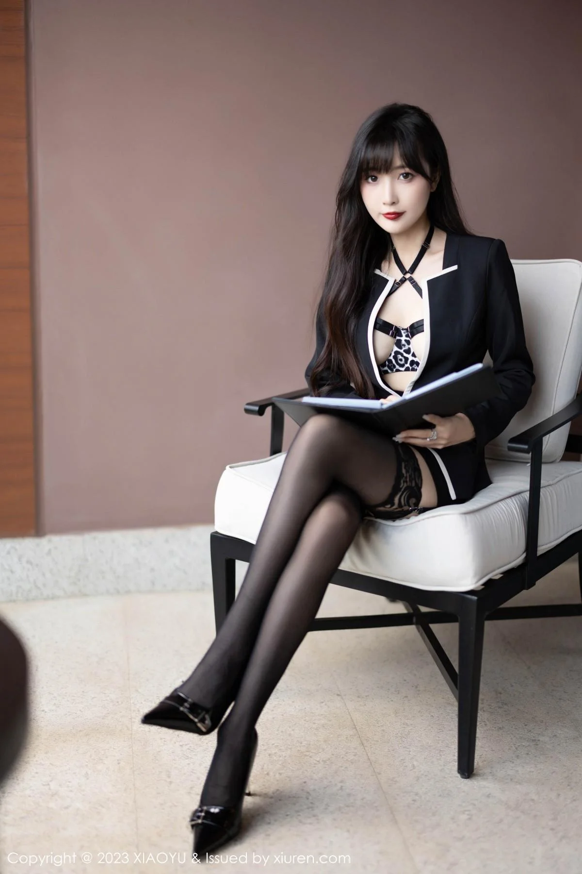 林星阑脱黑色上衣露性感黑色情趣服饰配黑丝吊袜魅惑写真 第 16 张