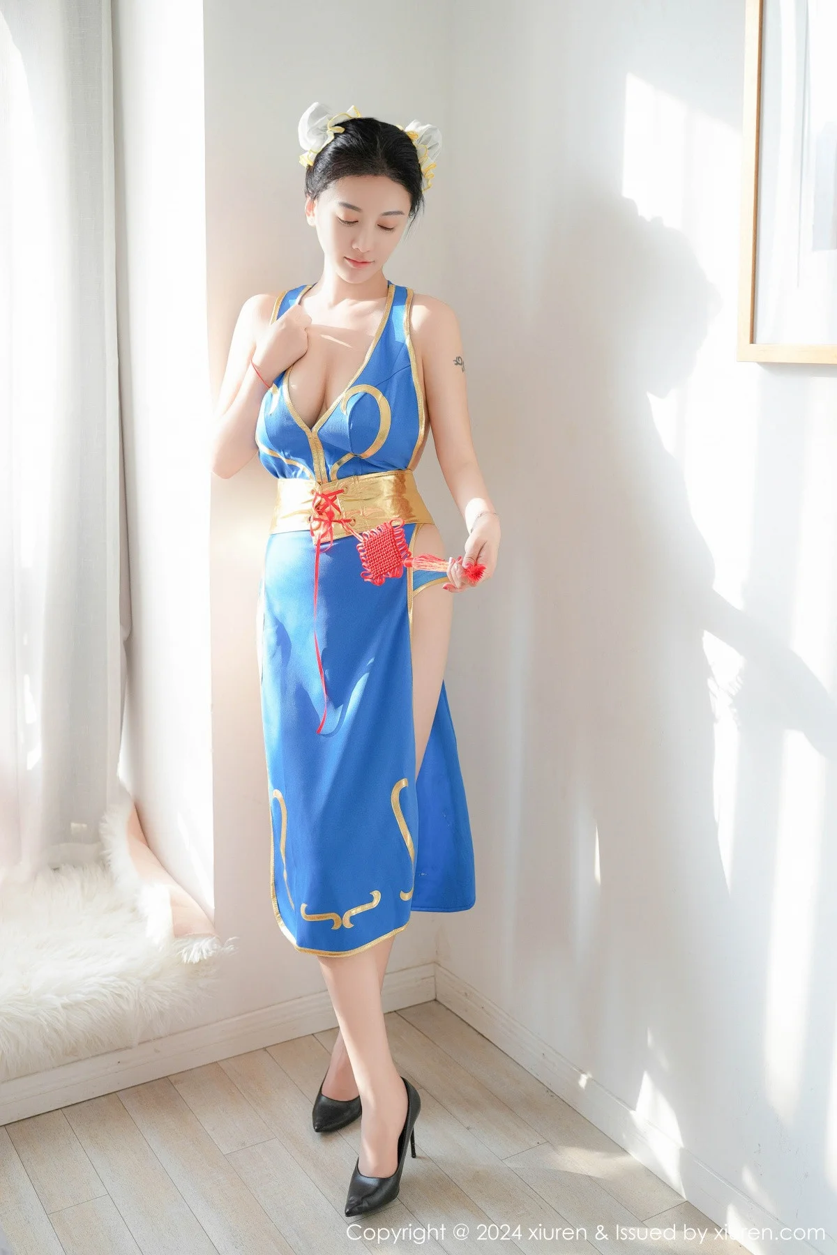 雅茹老师性感蓝色COSPLAY服饰秀白嫩柔美身姿绝美写真 第 2 张