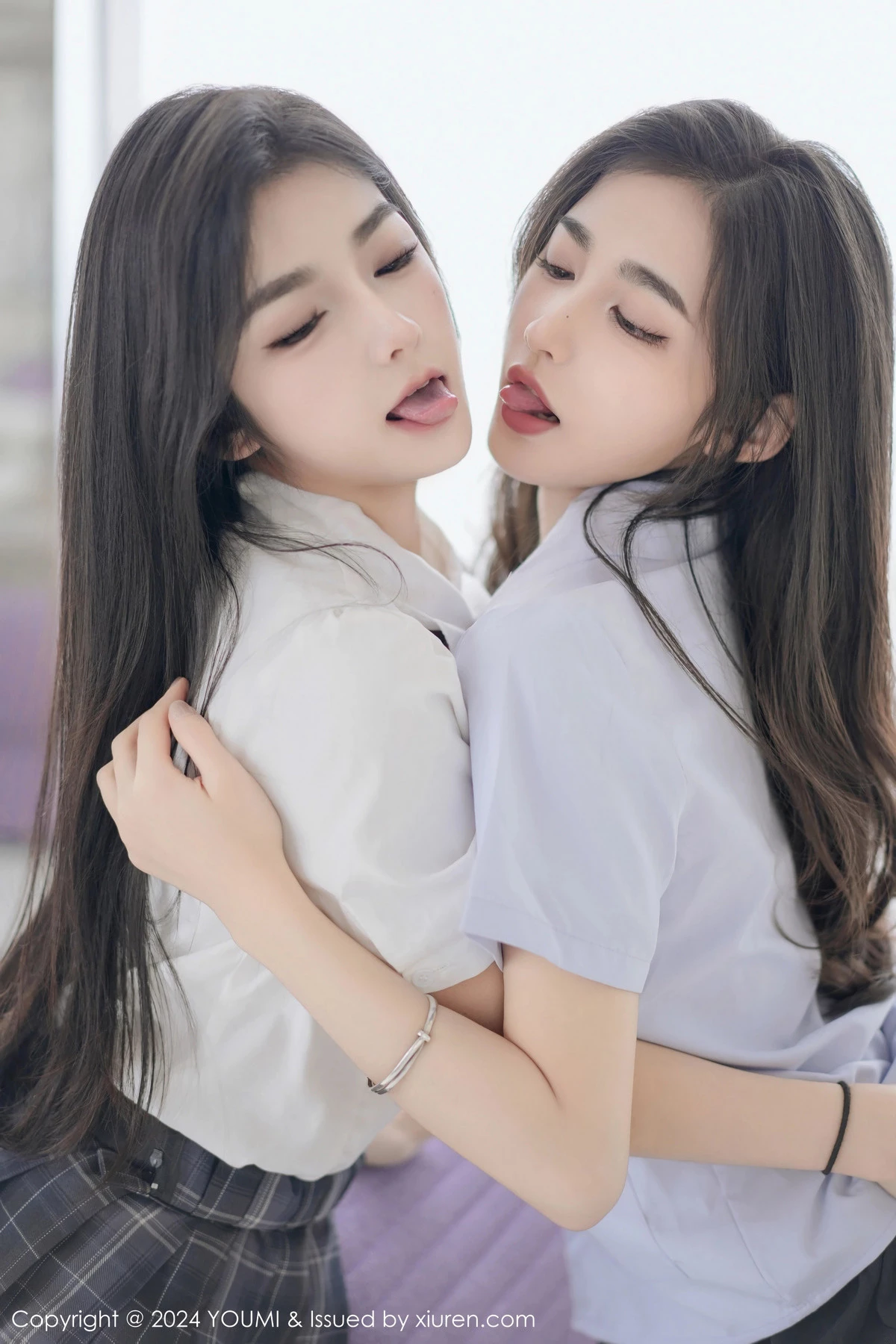 鱼尾fish＆小茶茶性感学妹制服配黑丝袜秀完美身材迷人写真 第 12 张