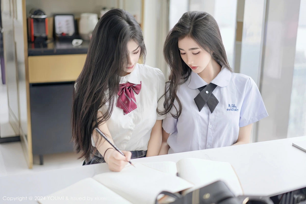 鱼尾fish＆小茶茶性感学妹制服配黑丝袜秀完美身材迷人写真 第 26 张