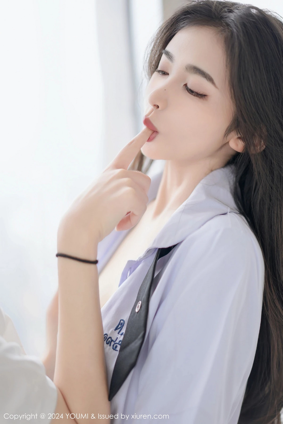 鱼尾fish＆小茶茶性感学妹制服配黑丝袜秀完美身材迷人写真 第 53 张