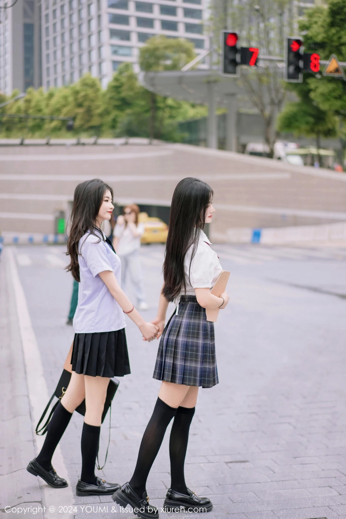 鱼尾fish＆小茶茶性感学妹制服配黑丝袜秀完美身材迷人写真 第 78 张