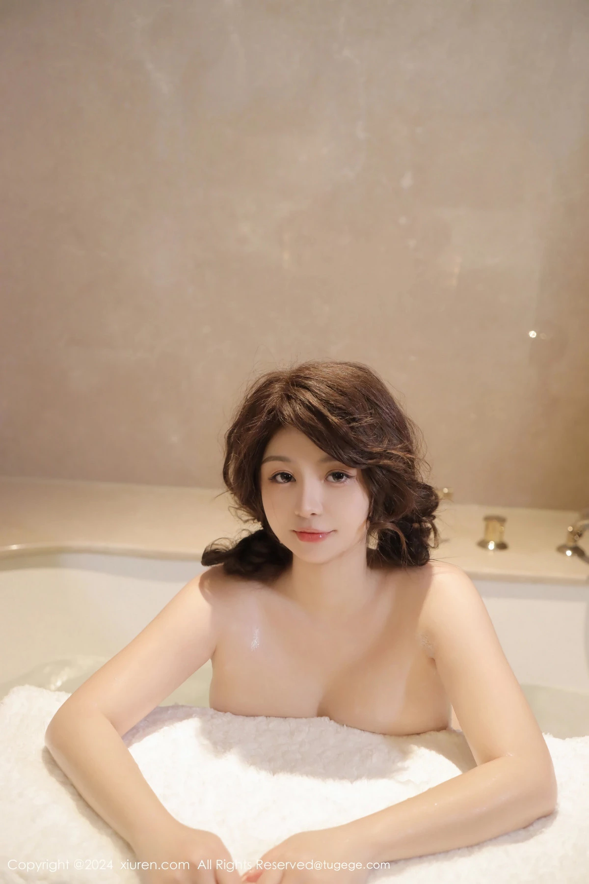 沈思怡浴缸场景私房泡泡浴大尺度全果秀火辣身材绝美写真 第 12 张