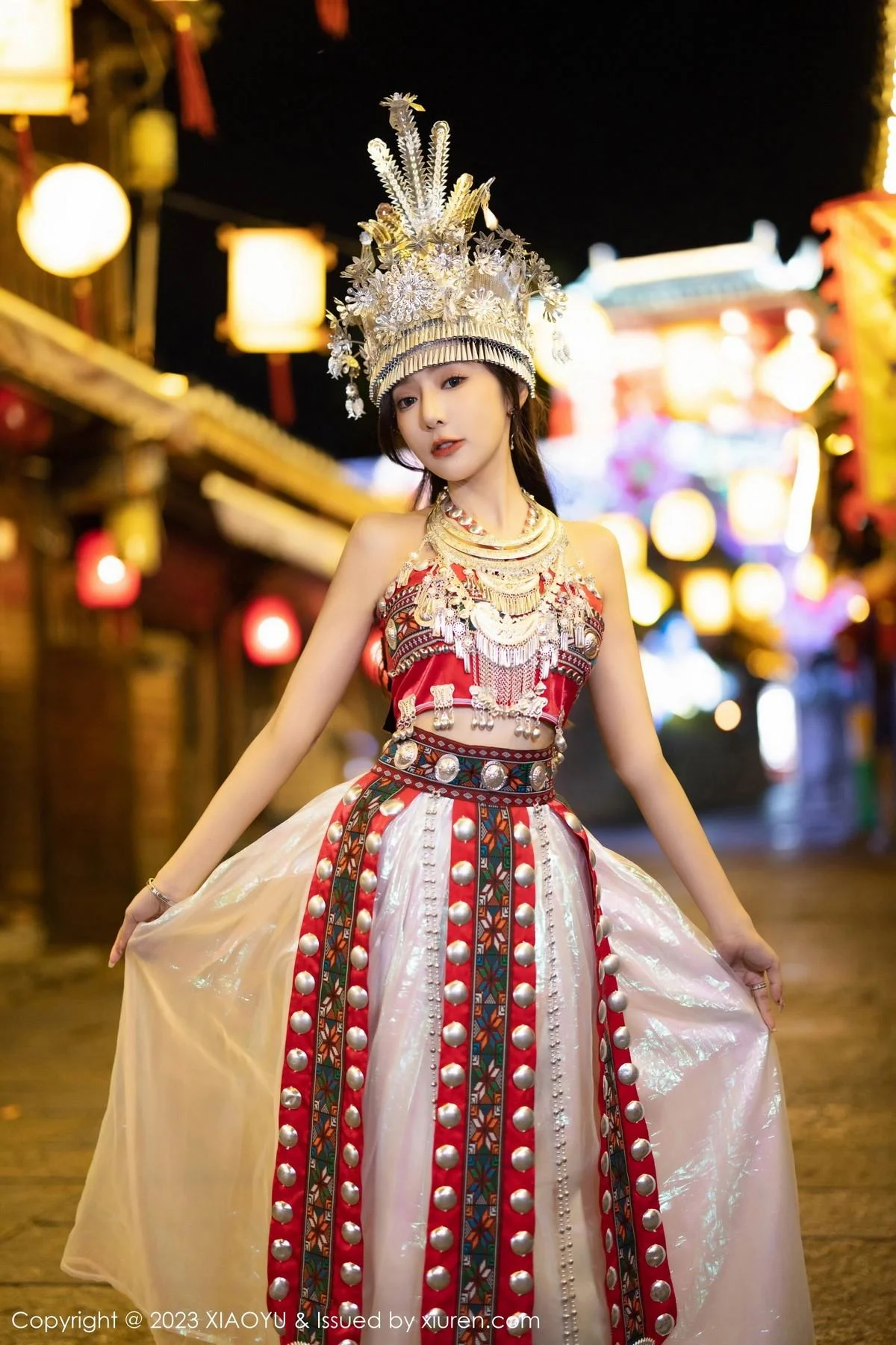 王馨瑶yanni性感黑色薄纱服配开档黑丝秀曼妙身姿绝美写真 第 1 张