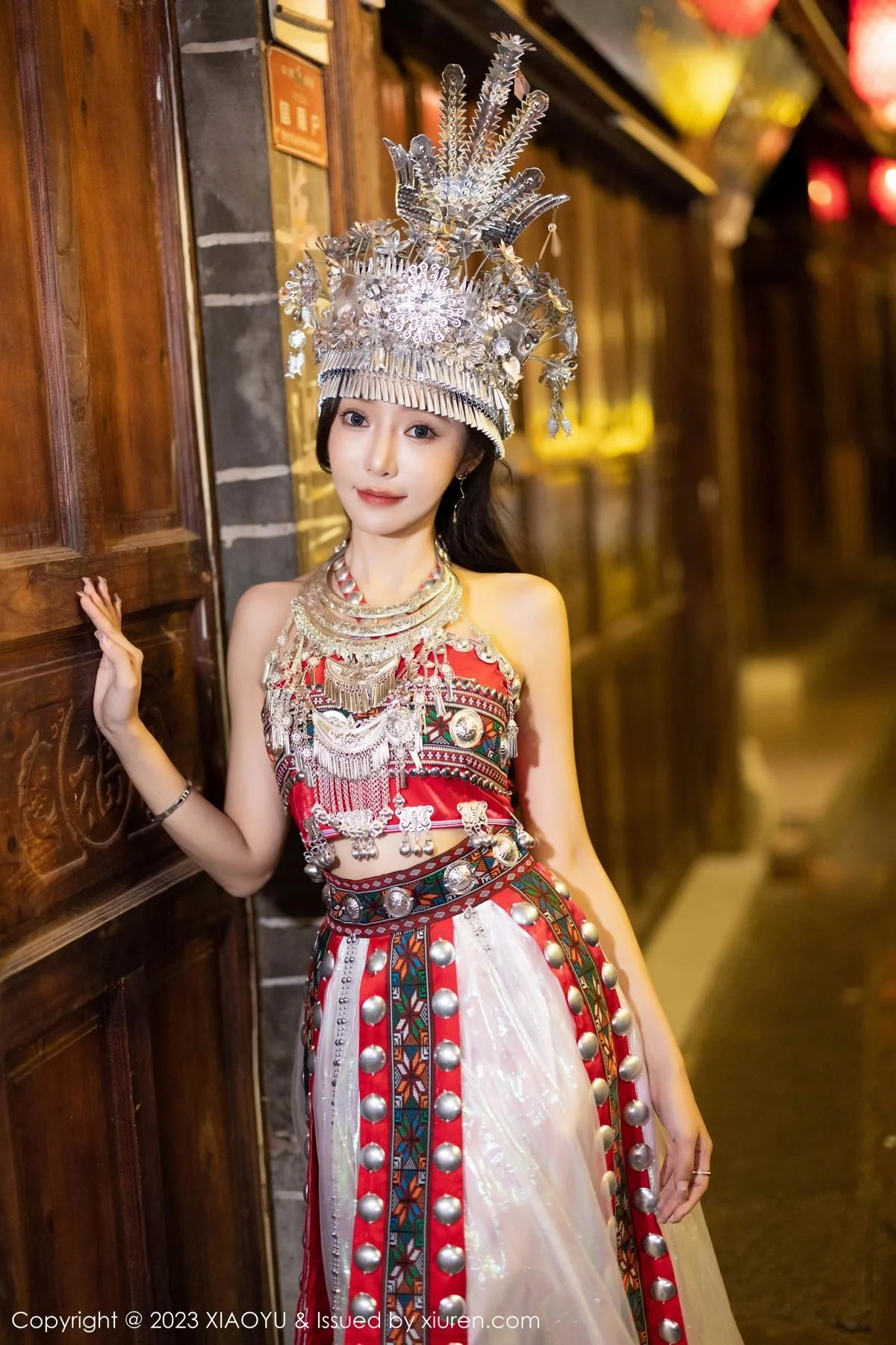 王馨瑶yanni性感黑色薄纱服配开档黑丝秀曼妙身姿绝美写真 第 11 张