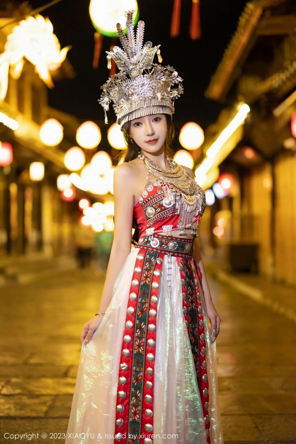 王馨瑶yanni性感黑色薄纱服配开档黑丝秀曼妙身姿绝美写真 第 13 张