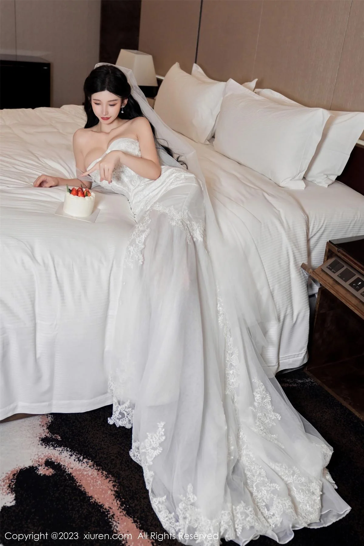 周于希Sally性感白色婚纱+白色蕾丝情趣服饰完美绝美写真 第 30 张