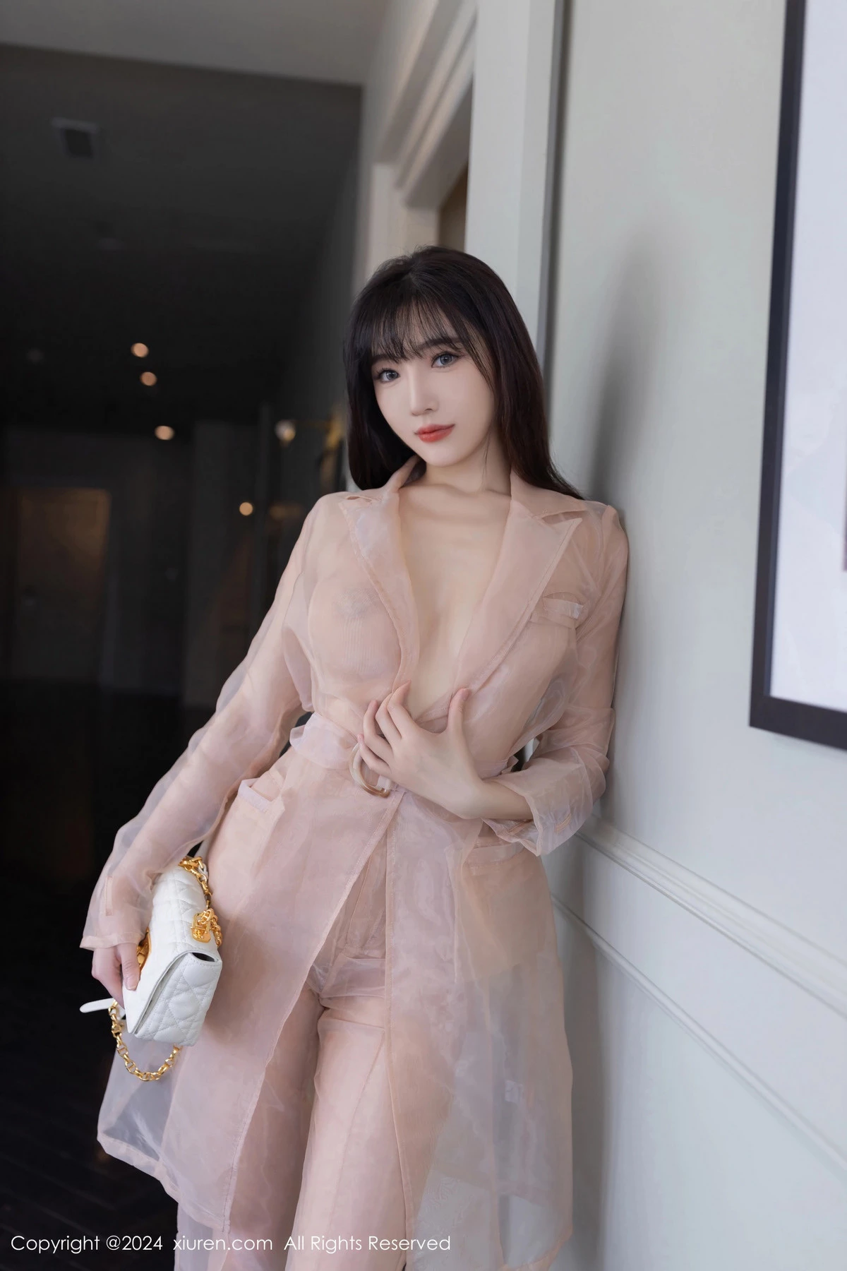 陆萱萱私房性感浅粉色透视西装半脱秀曼妙身材迷人绝美写真 第 8 张