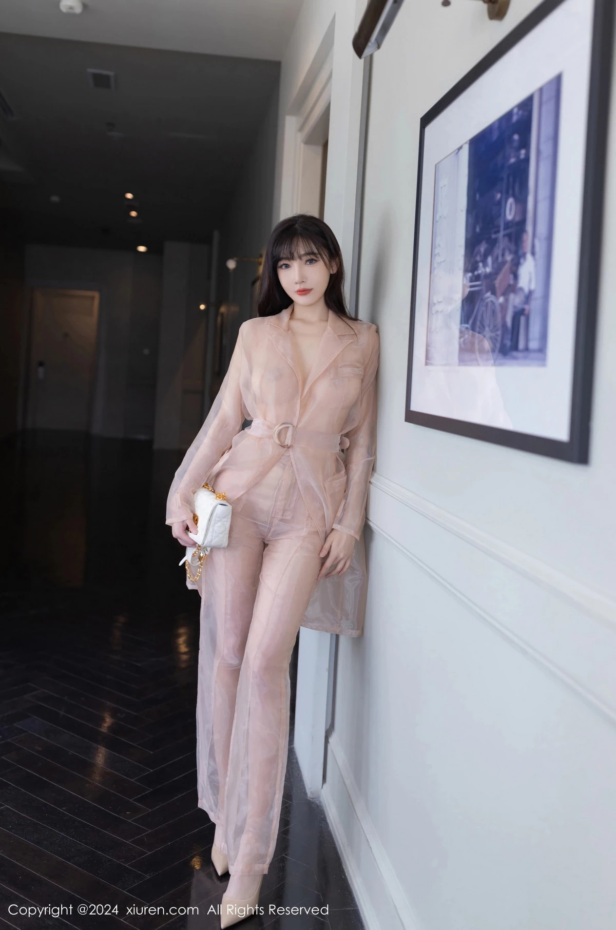 陆萱萱私房性感浅粉色透视西装半脱秀曼妙身材迷人绝美写真 第 9 张