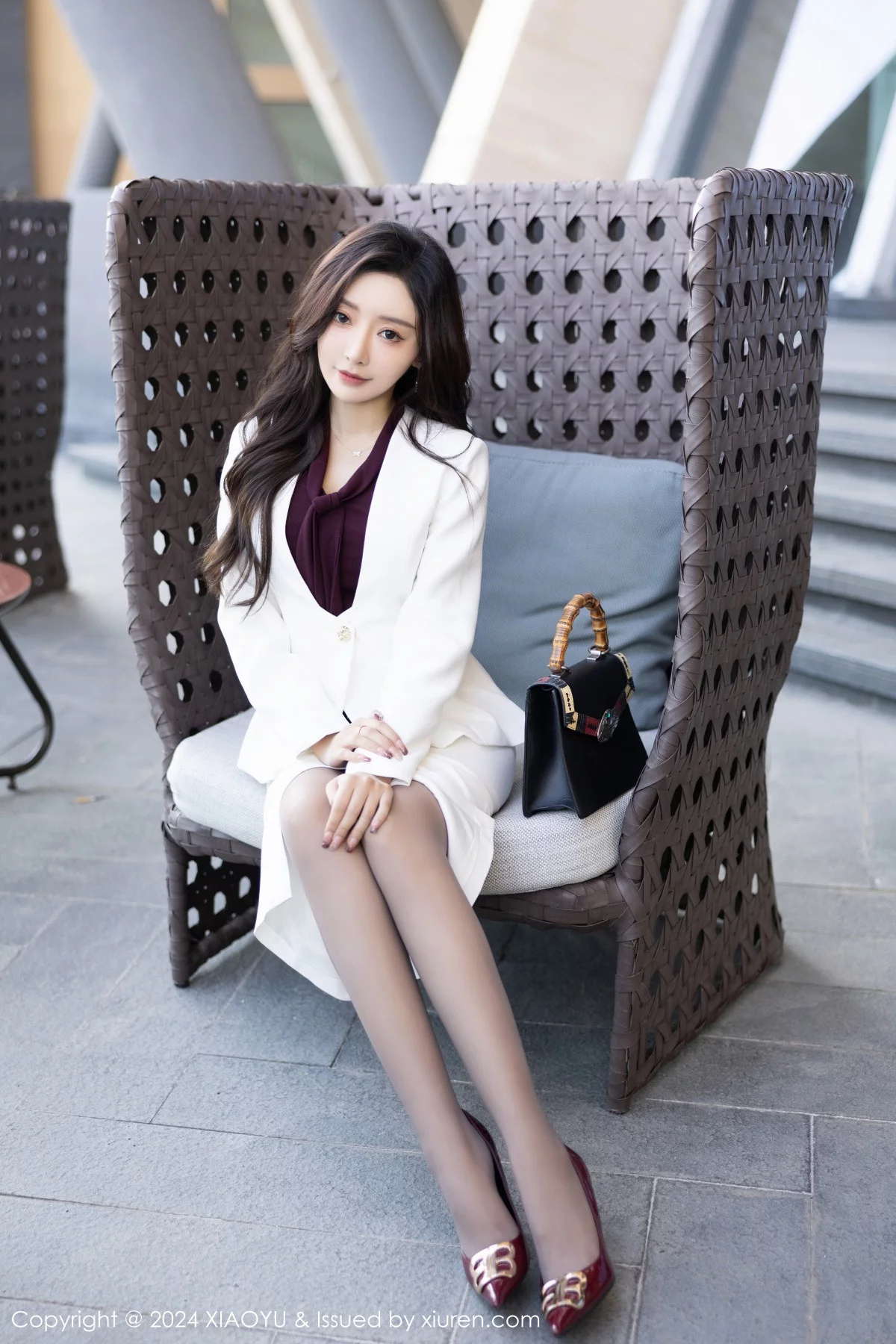 王馨瑶yanni白色OL制服露灰色蕾丝内衣配开档黑丝绝美写真 第 10 张