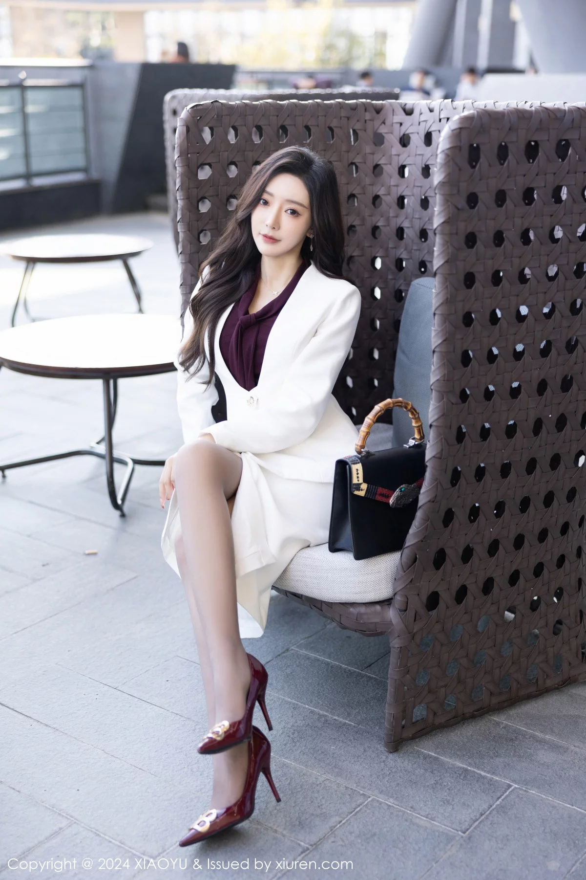 王馨瑶yanni白色OL制服露灰色蕾丝内衣配开档黑丝绝美写真 第 15 张