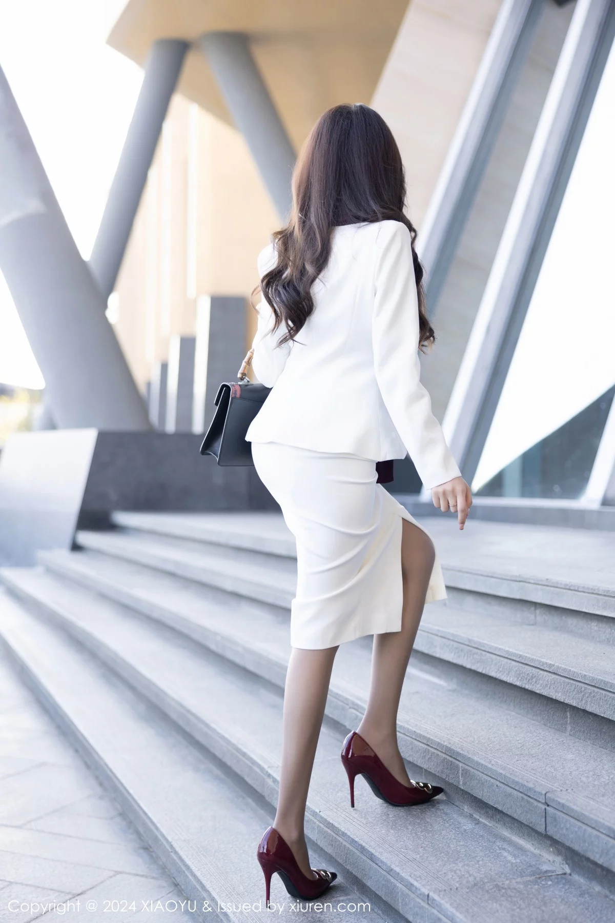 王馨瑶yanni白色OL制服露灰色蕾丝内衣配开档黑丝绝美写真 第 19 张