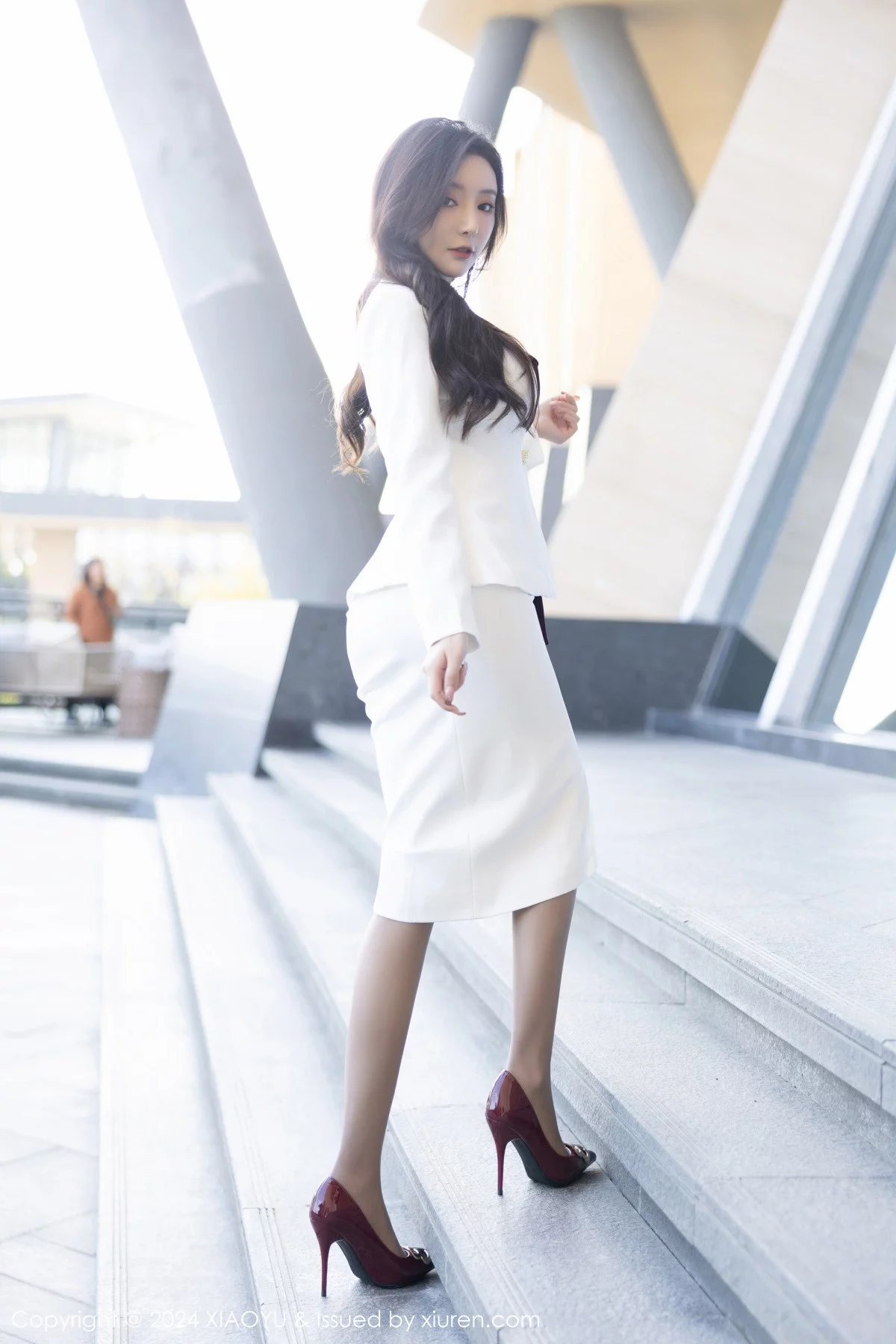 王馨瑶yanni白色OL制服露灰色蕾丝内衣配开档黑丝绝美写真 第 21 张