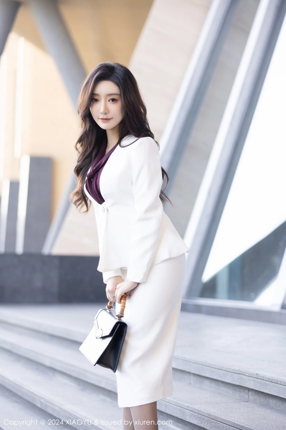 王馨瑶yanni白色OL制服露灰色蕾丝内衣配开档黑丝绝美写真 第 26 张
