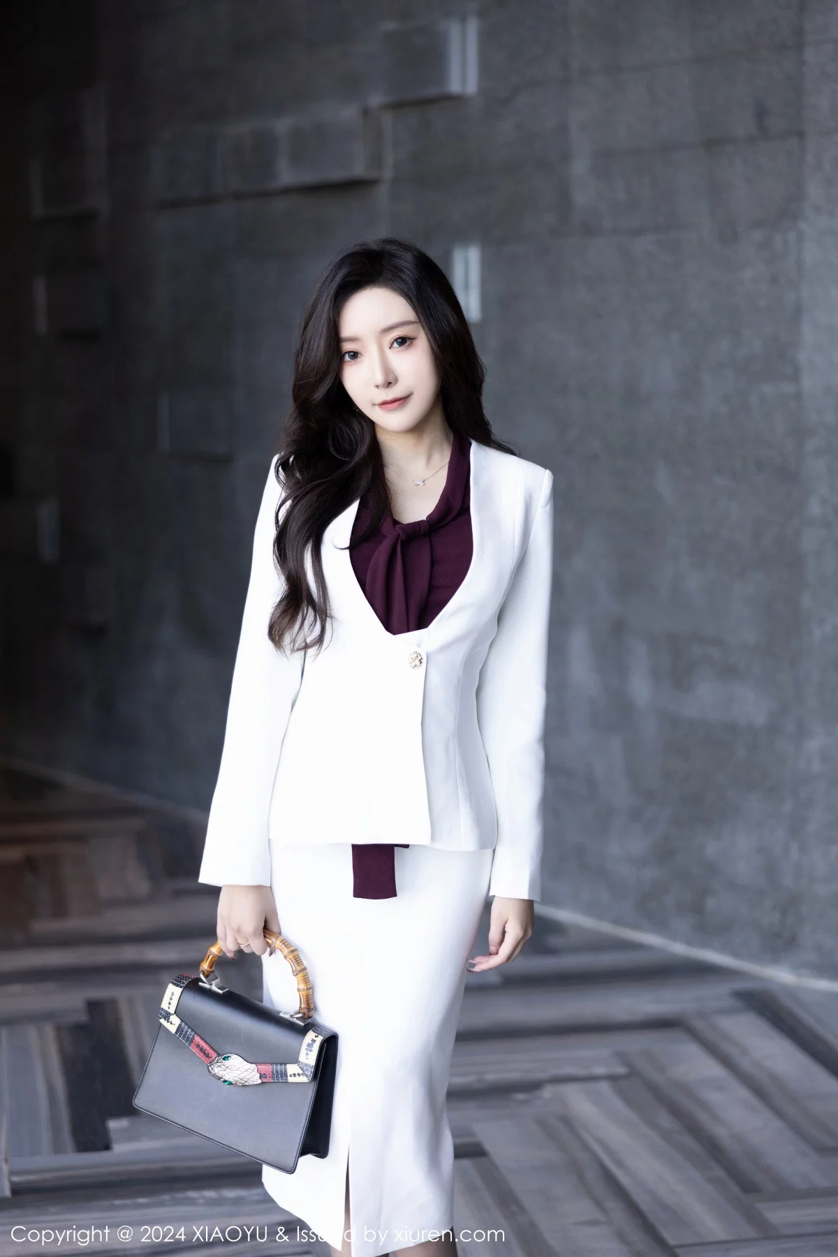 王馨瑶yanni白色OL制服露灰色蕾丝内衣配开档黑丝绝美写真 第 3 张