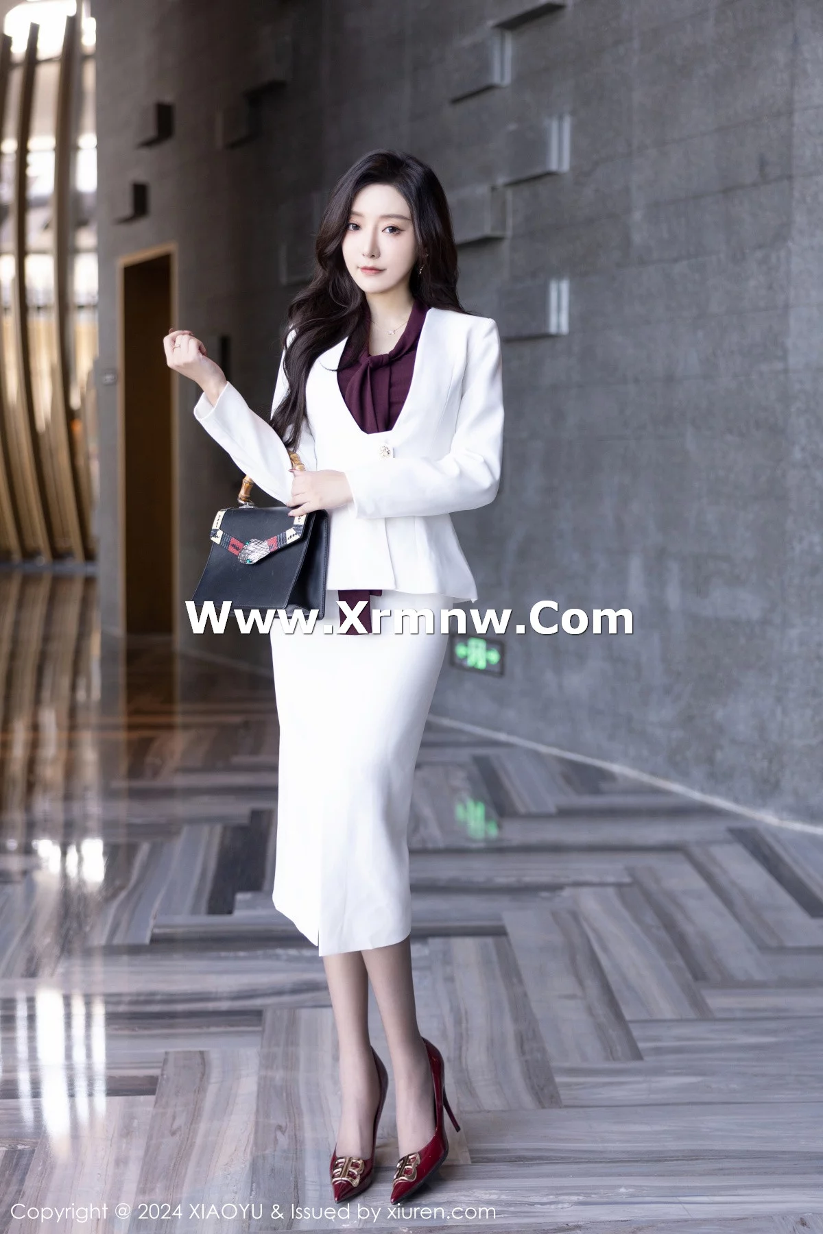 王馨瑶yanni白色OL制服露灰色蕾丝内衣配开档黑丝绝美写真 第 5 张