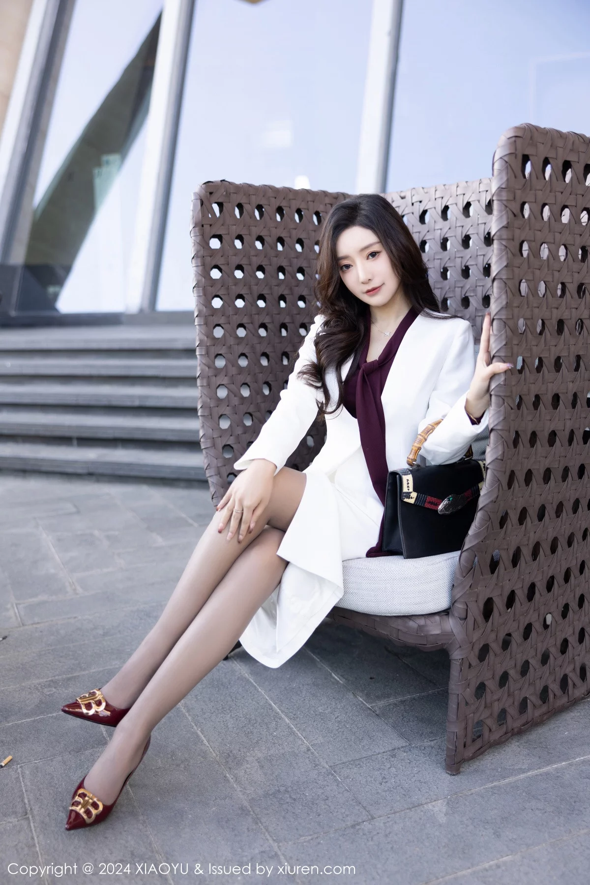 王馨瑶yanni白色OL制服露灰色蕾丝内衣配开档黑丝绝美写真 第 8 张