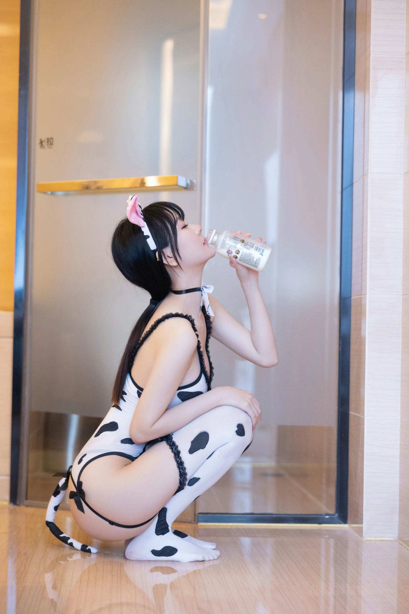 [秀人付费] 谢小蒽 诱人私拍福利 小奶牛 第 81 张