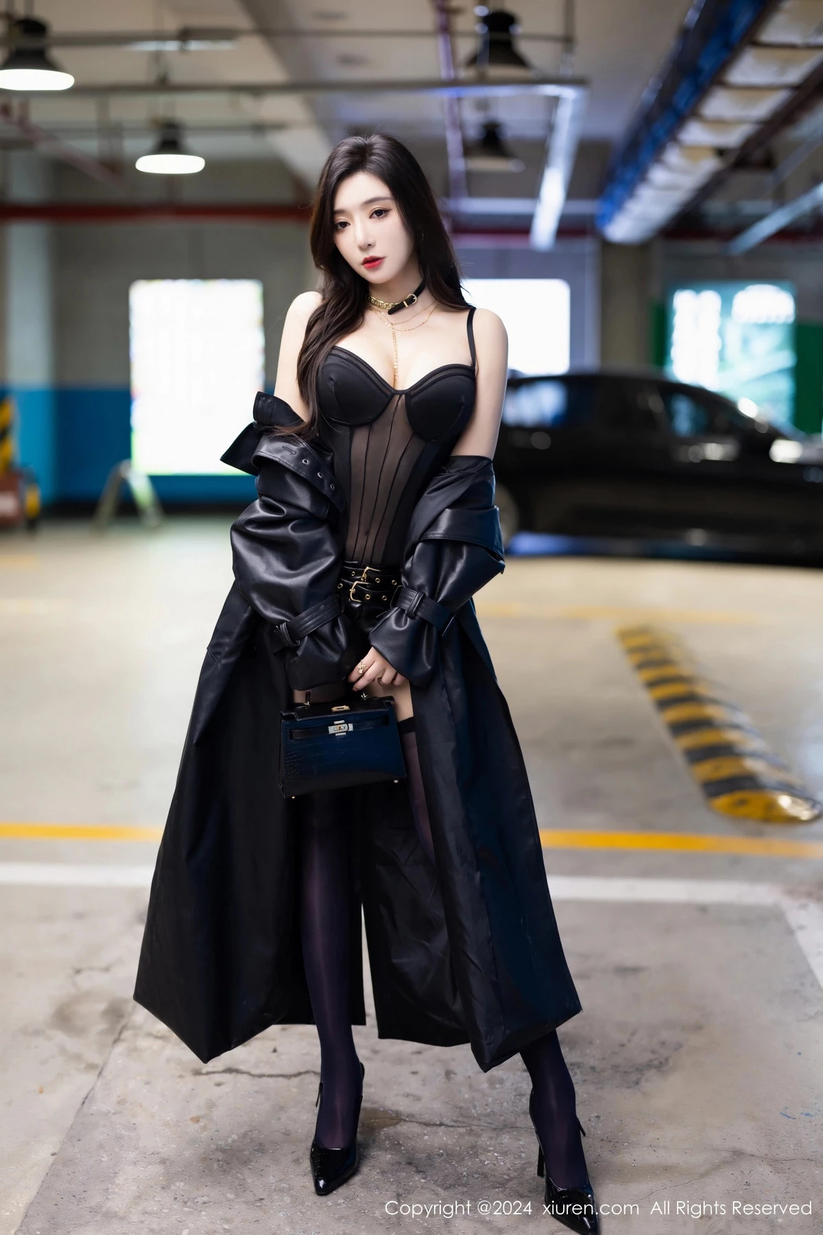 王馨瑶yanni黑色轻透情趣服饰配黑丝袜秀完美身材绝美写真 第 10 张