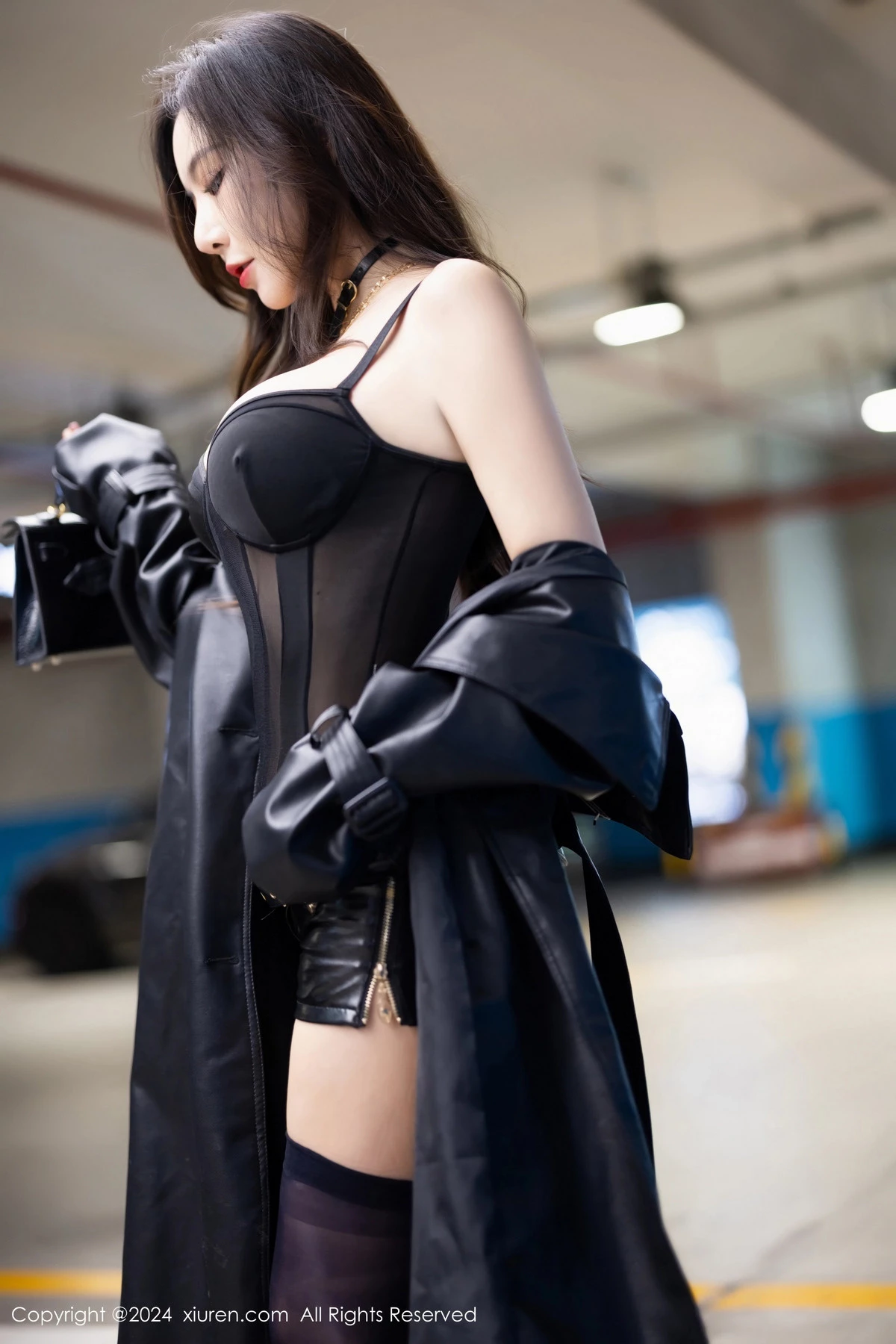 王馨瑶yanni黑色轻透情趣服饰配黑丝袜秀完美身材绝美写真 第 14 张