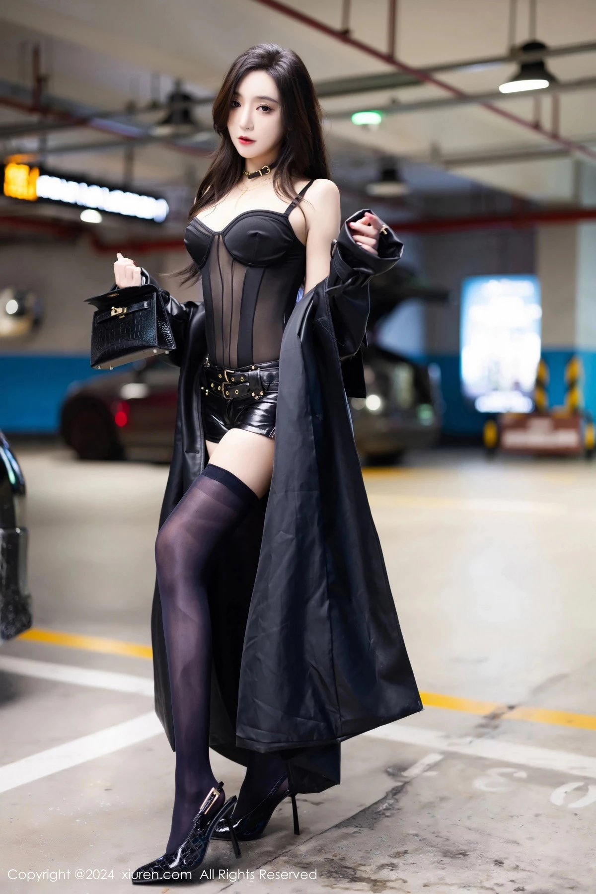 王馨瑶yanni黑色轻透情趣服饰配黑丝袜秀完美身材绝美写真 第 15 张