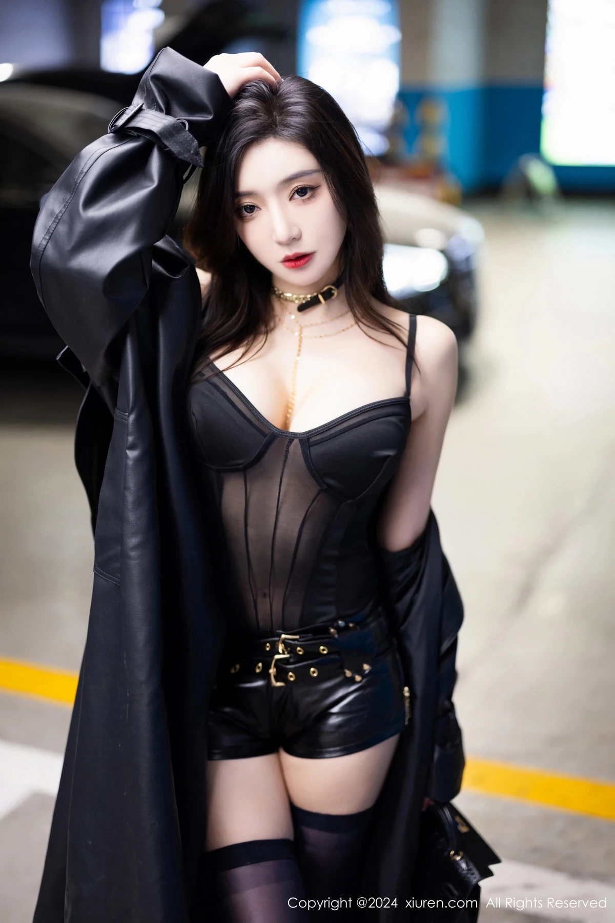 王馨瑶yanni黑色轻透情趣服饰配黑丝袜秀完美身材绝美写真 第 17 张