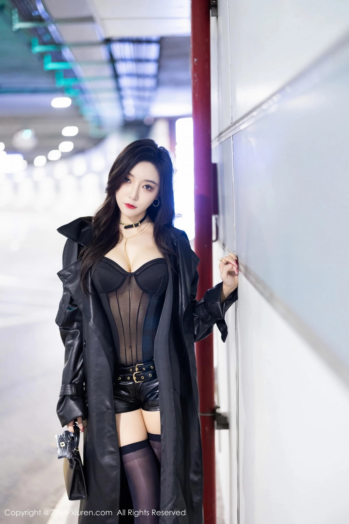 王馨瑶yanni黑色轻透情趣服饰配黑丝袜秀完美身材绝美写真 第 26 张