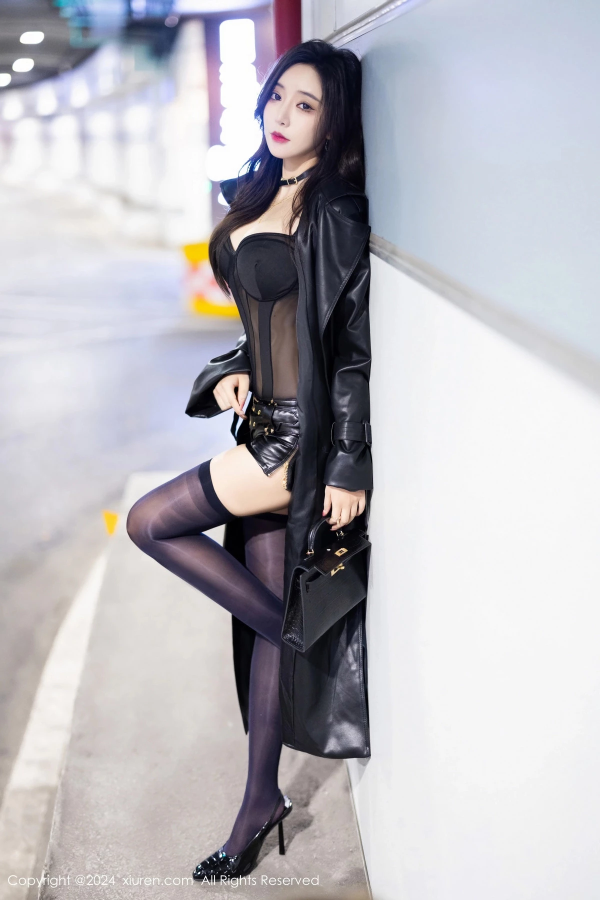 王馨瑶yanni黑色轻透情趣服饰配黑丝袜秀完美身材绝美写真 第 28 张