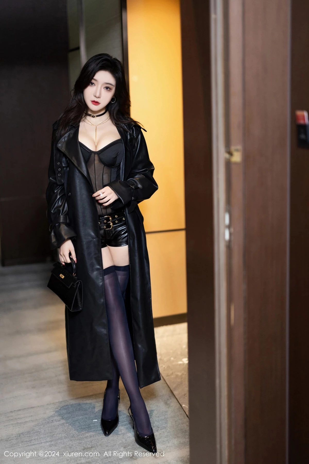 王馨瑶yanni黑色轻透情趣服饰配黑丝袜秀完美身材绝美写真 第 31 张