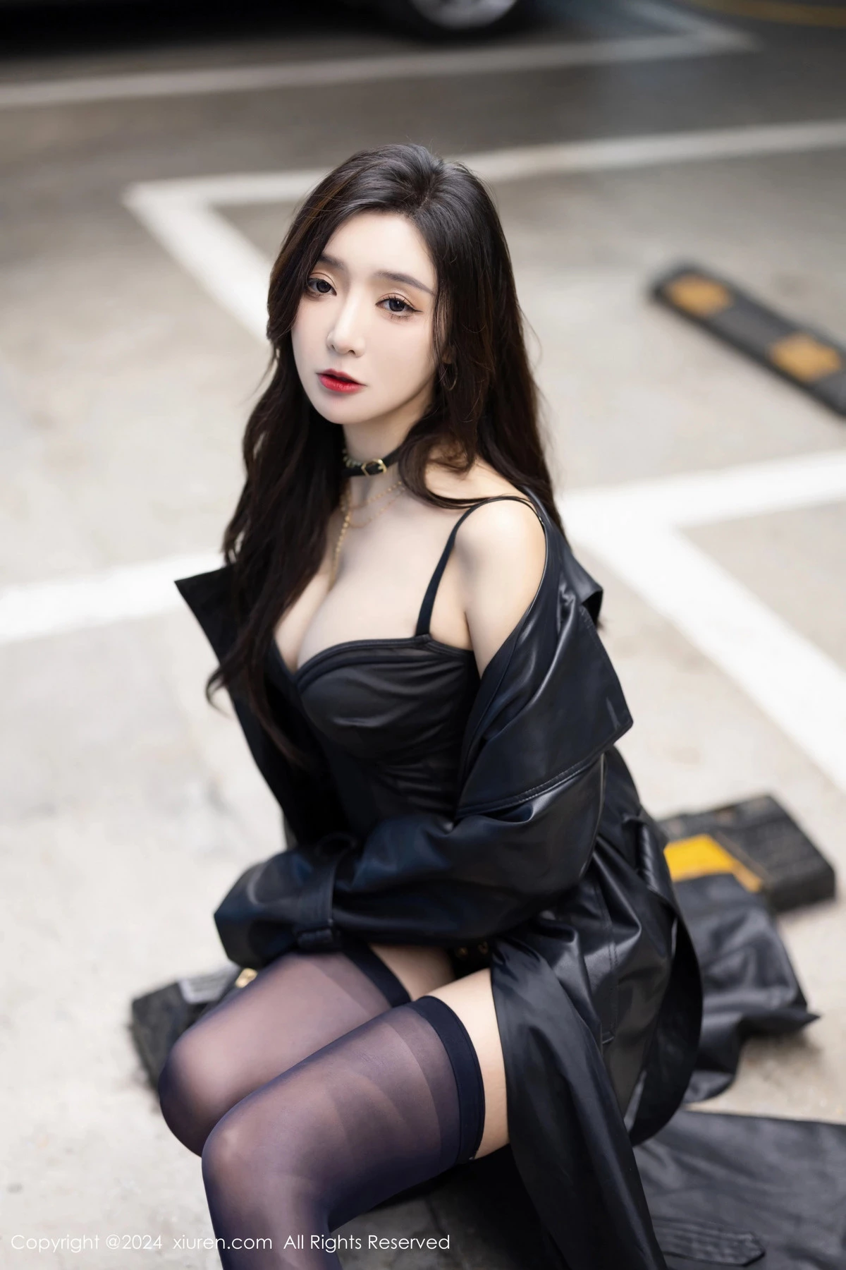 王馨瑶yanni黑色轻透情趣服饰配黑丝袜秀完美身材绝美写真 第 8 张