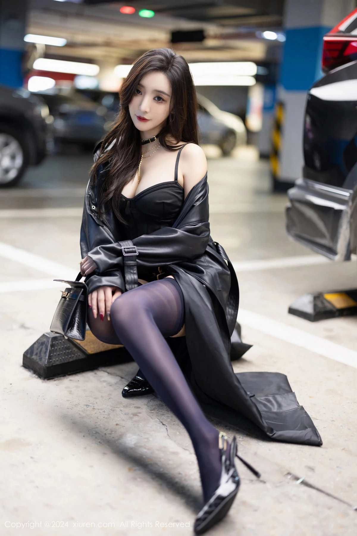 王馨瑶yanni黑色轻透情趣服饰配黑丝袜秀完美身材绝美写真 第 9 张