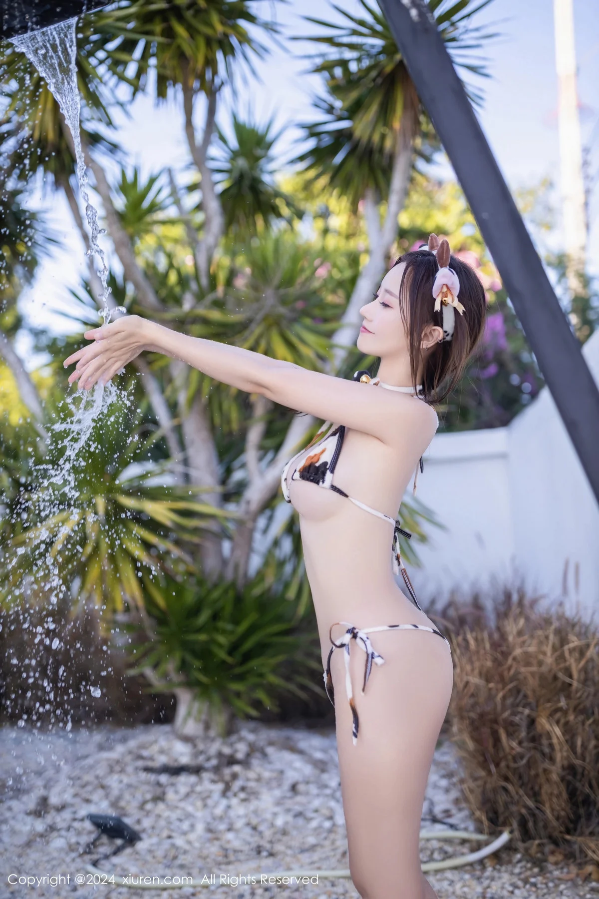 杏子Yada性感斑点比基尼服饰配黑丝袜秀曼妙身姿绝美写真 第 64 张