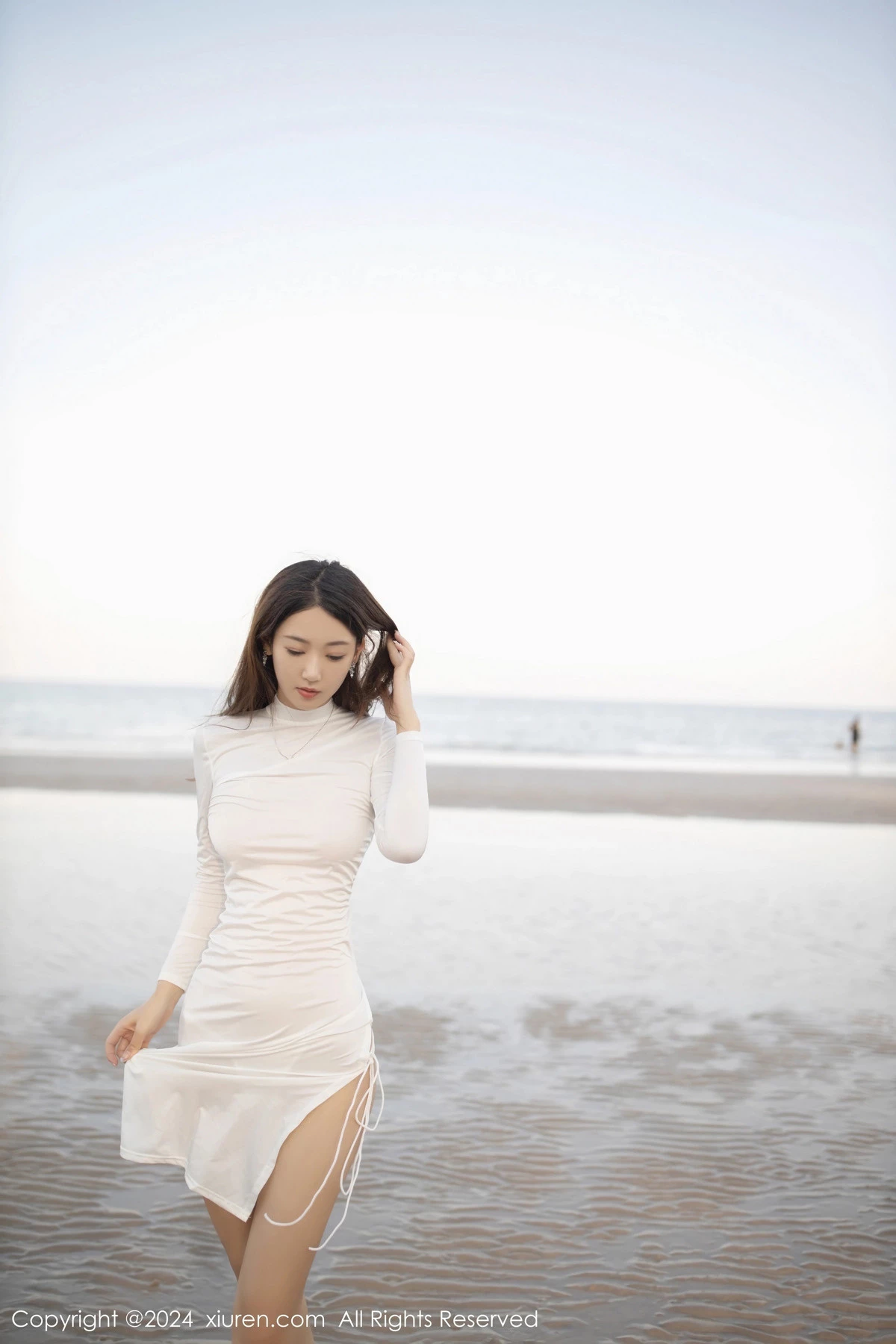 唐安琪沙滩场景性感白色连衣短裙配白丝吊袜完美绝美写真 第 7 张