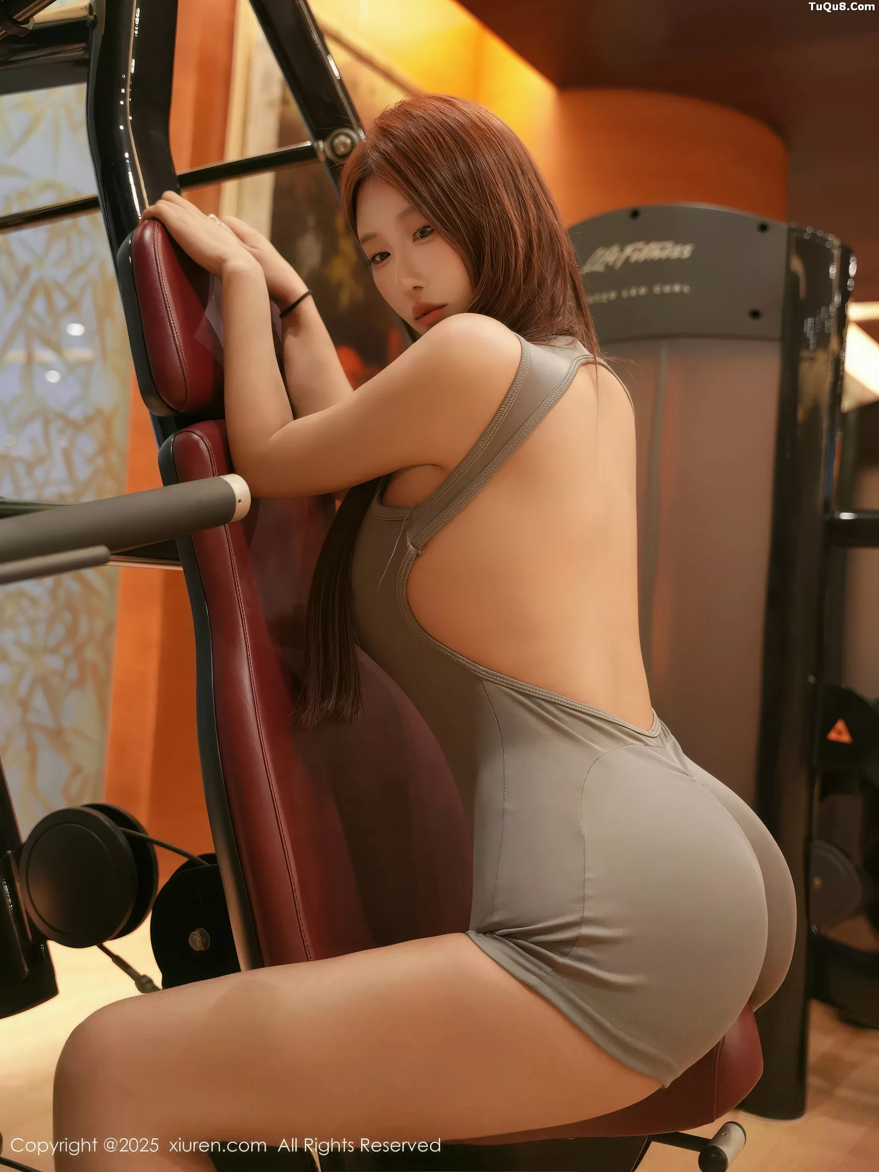 金允希Yuki健身房场景性感灰色运动服饰秀丰腴身材绝美写真 第 26 张
