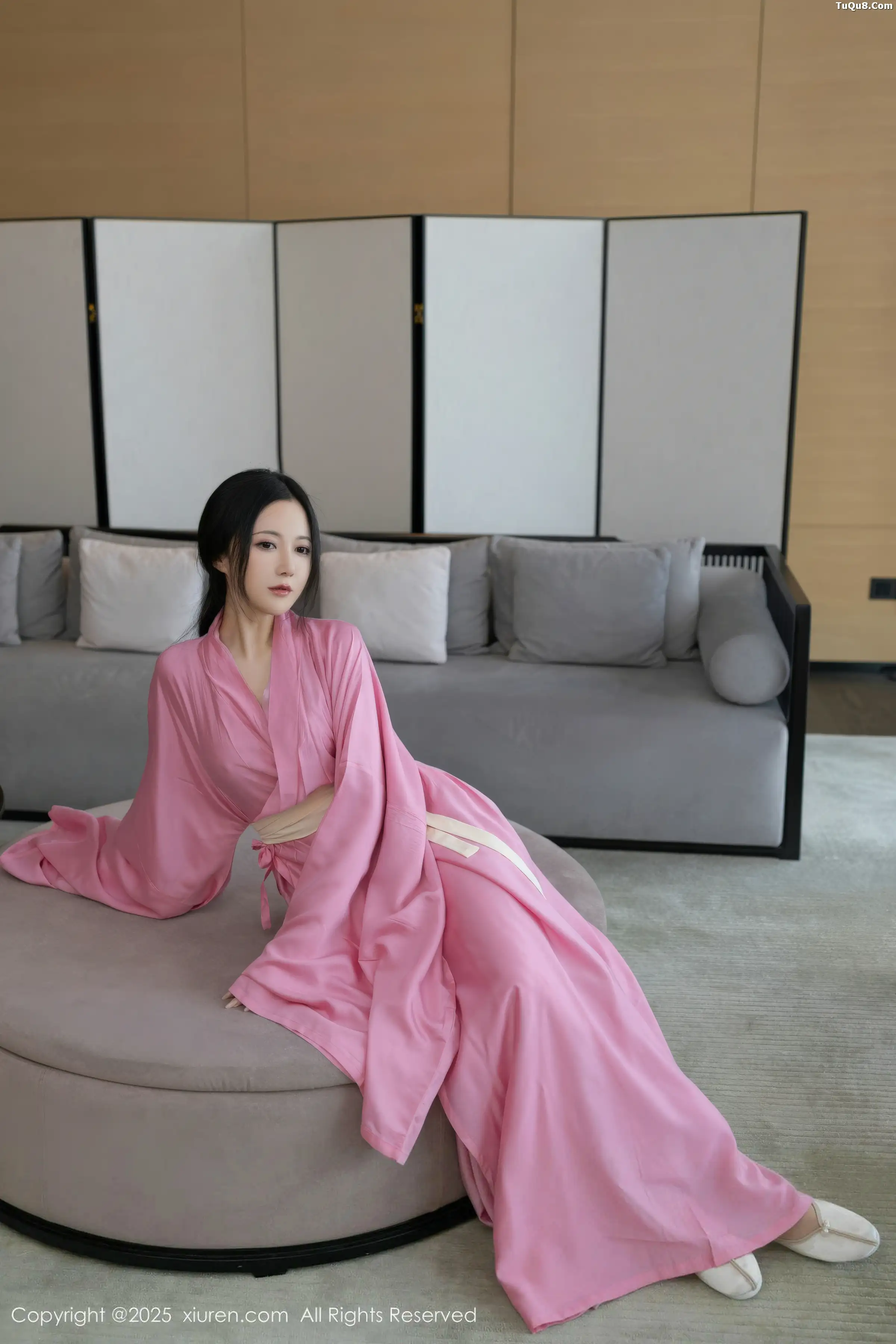 鱼子酱Fish性感粉色月影纱配超薄肉丝秀曼妙身姿绝美写真 第 2 张