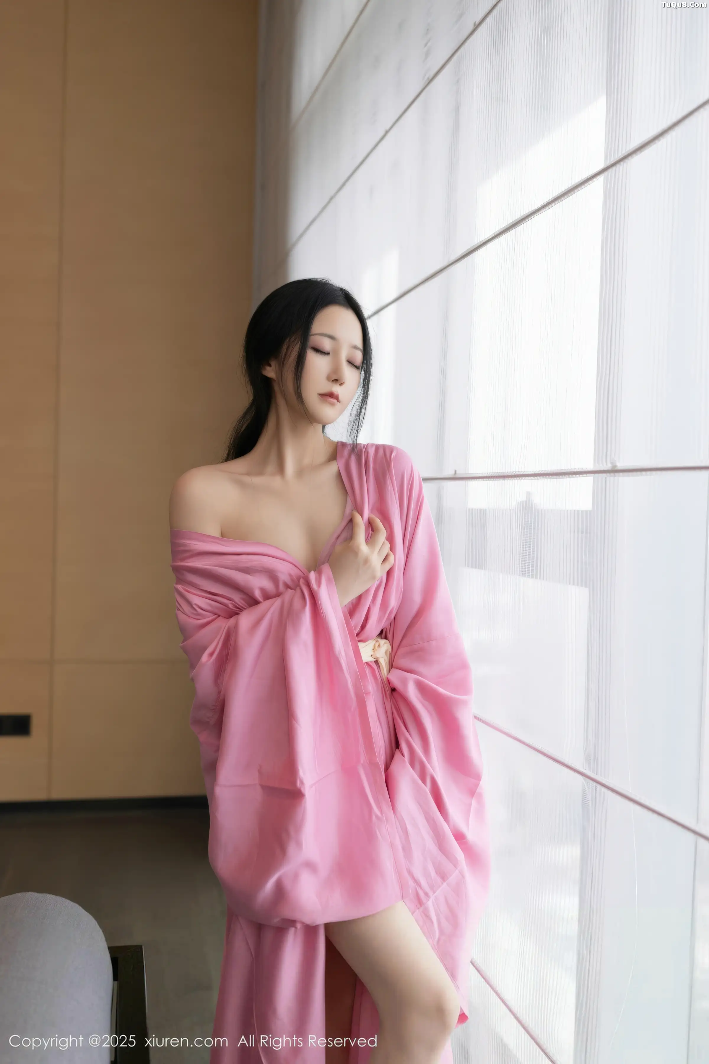 鱼子酱Fish性感粉色月影纱配超薄肉丝秀曼妙身姿绝美写真 第 91 张
