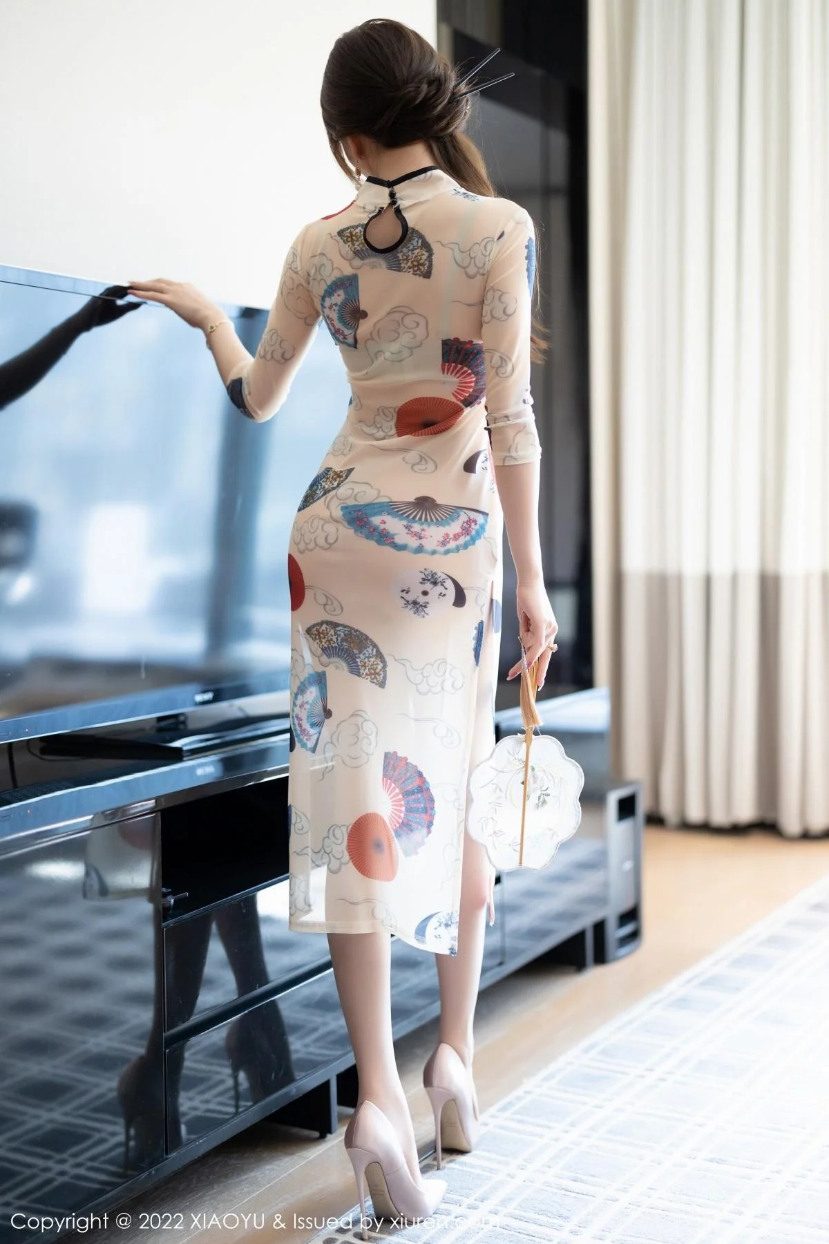 芝芝Booty白色轻透旗袍露蕾丝内衣无内肉丝完美绝美写真 第 23 张