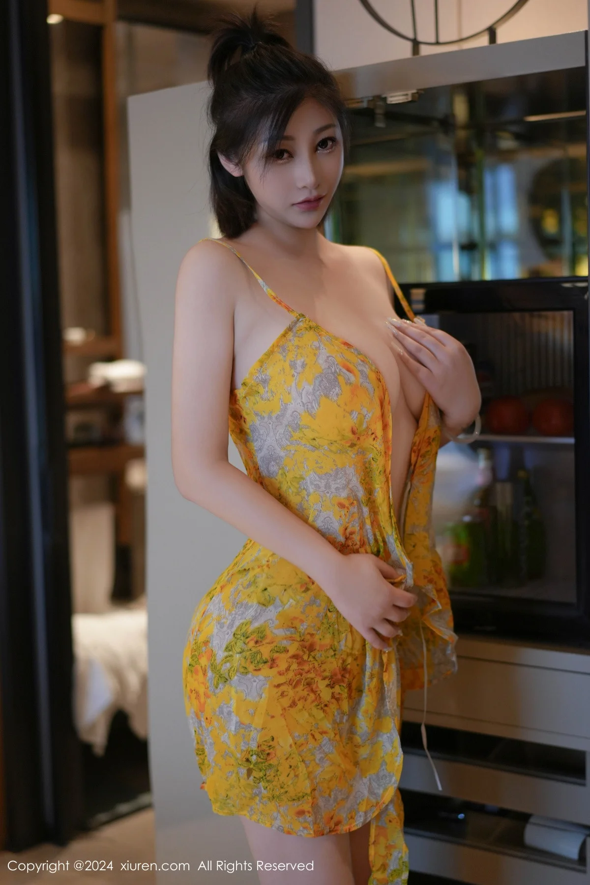 妲己_Toxic性感黄色花纹吊带短裙秀雪峰美臀完美绝美写真 第 25 张