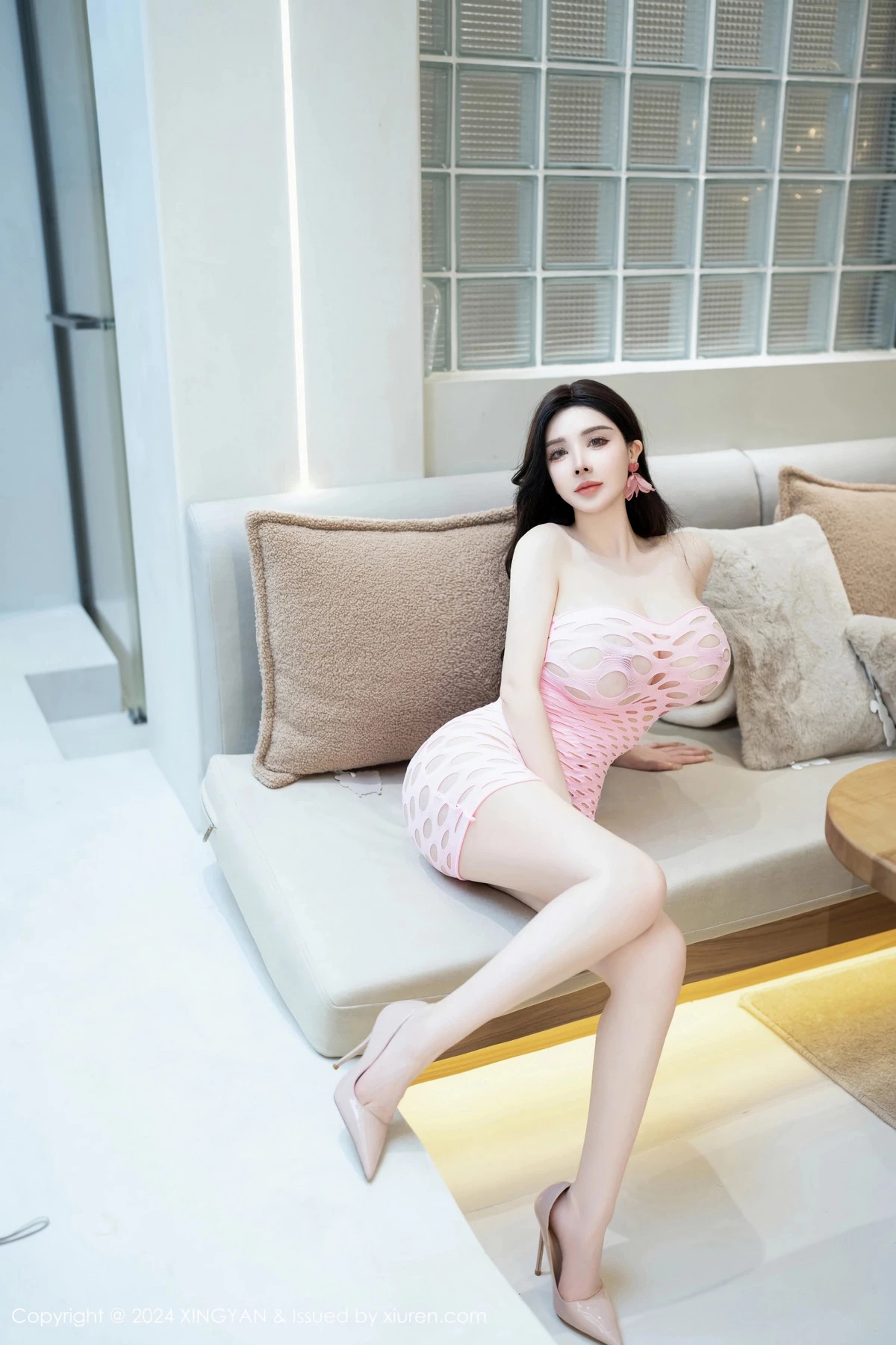 潘思沁私房性感粉色镂空连衣服饰秀丰满身材惹火绝美写真 第 12 张